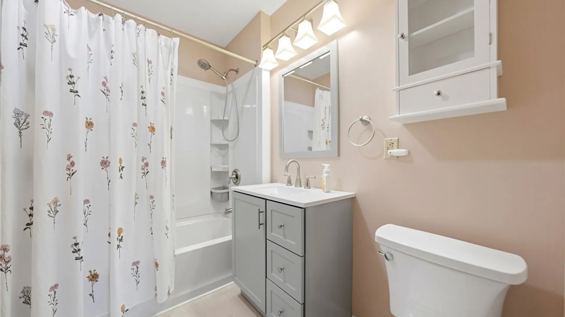 Property at 16 Pleasant Avenue, Lancaster, NY 14086 18