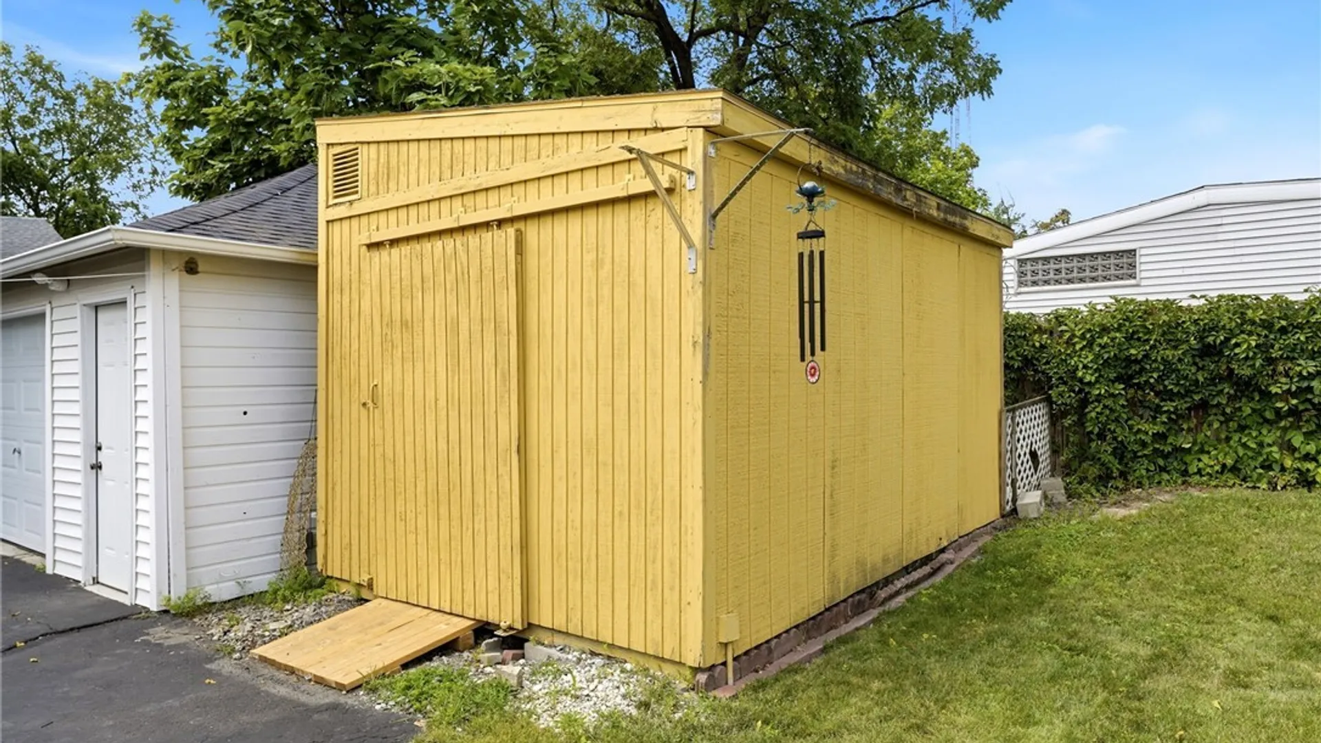 Property at 16 Pleasant Avenue, Lancaster, NY 14086 28