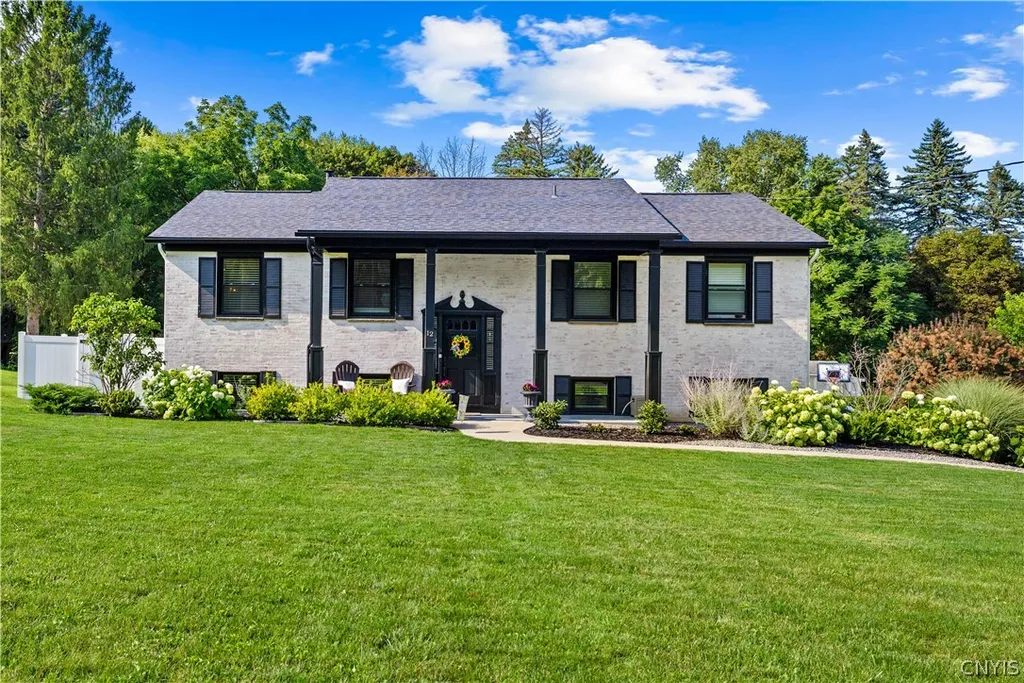 Property at 12 Woodberry Road, New Hartford, NY 13413