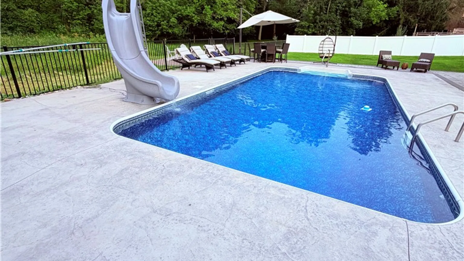 Property at 12 Laureldale Drive, Pittsford, NY 14534 4