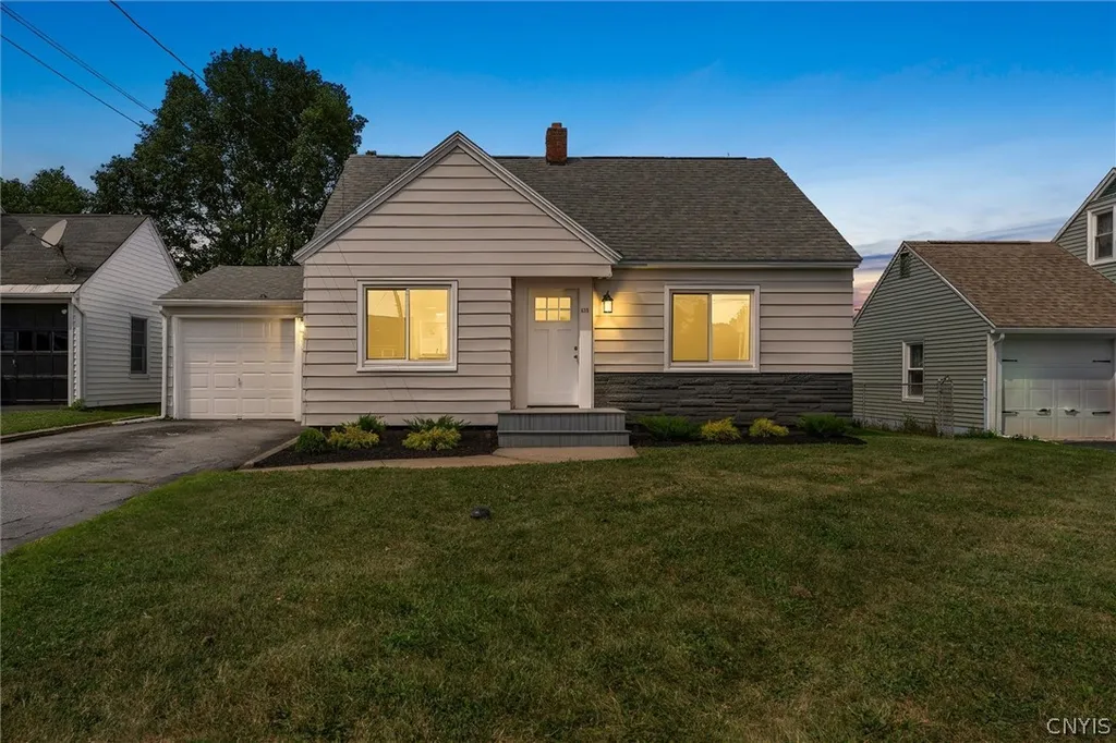 Property at 635 Delmar Place, Salina, NY 13208