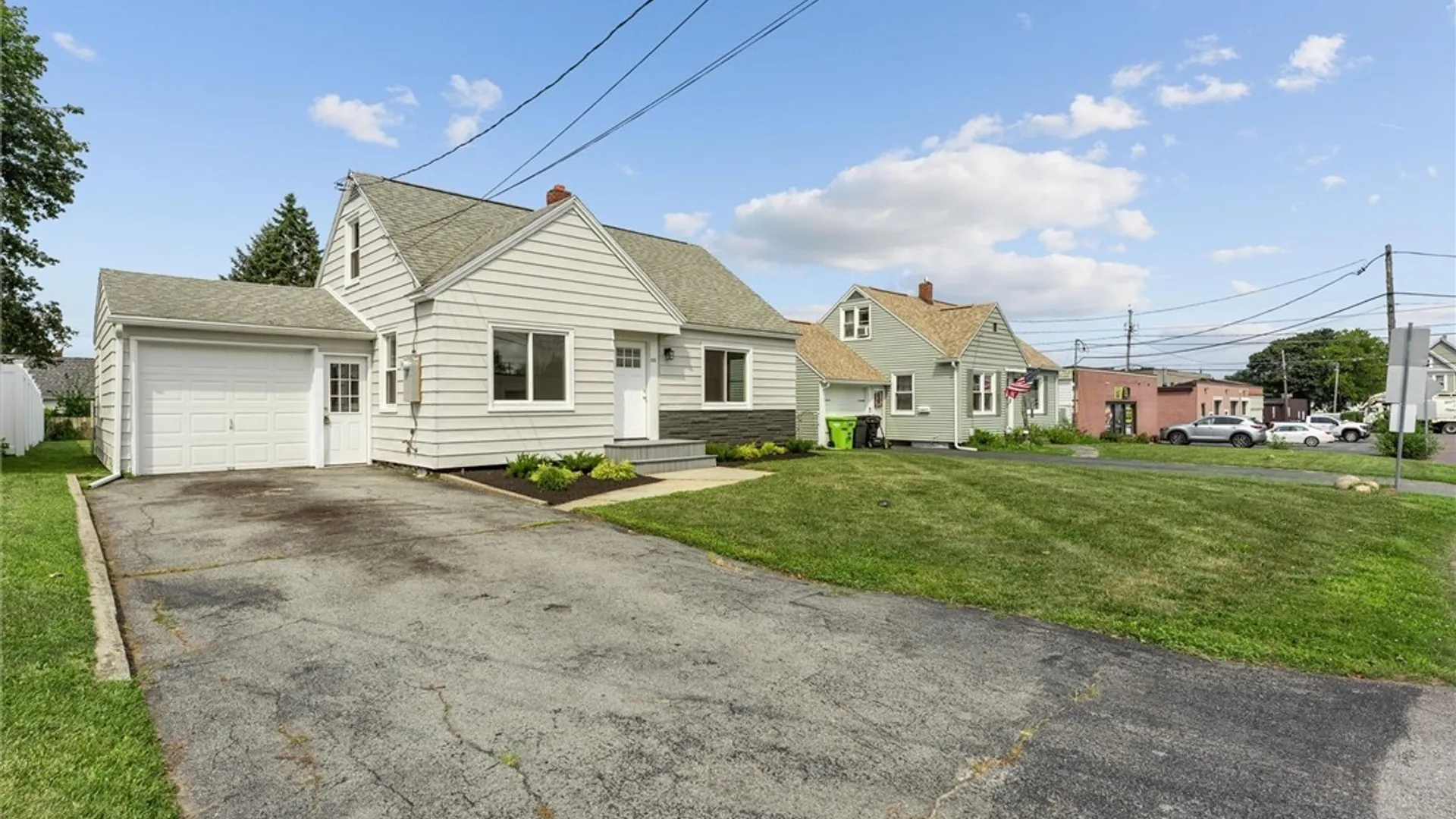 Property at 635 Delmar Place, Salina, NY 13208 4