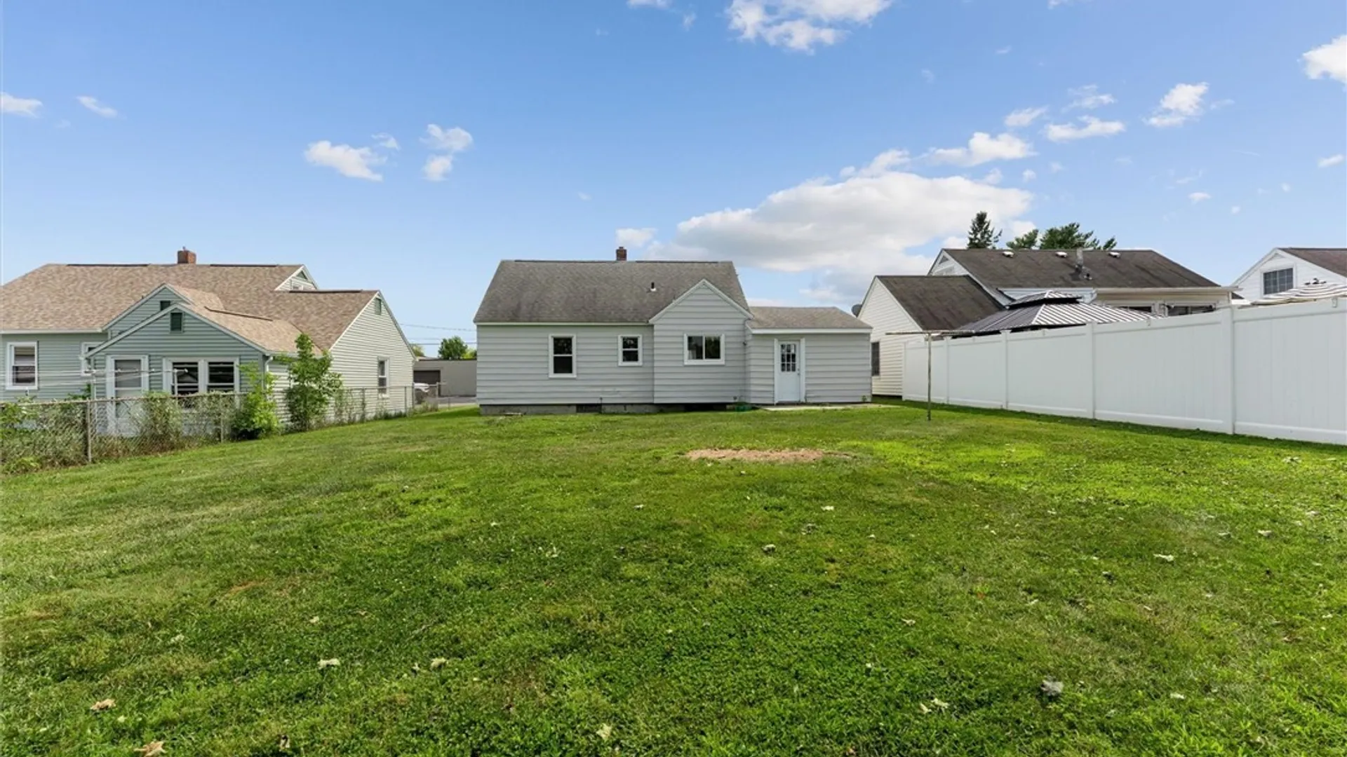 Property at 635 Delmar Place, Salina, NY 13208 33