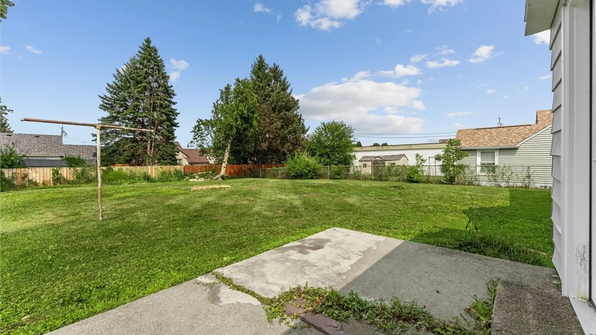 Property at 635 Delmar Place, Salina, NY 13208 35