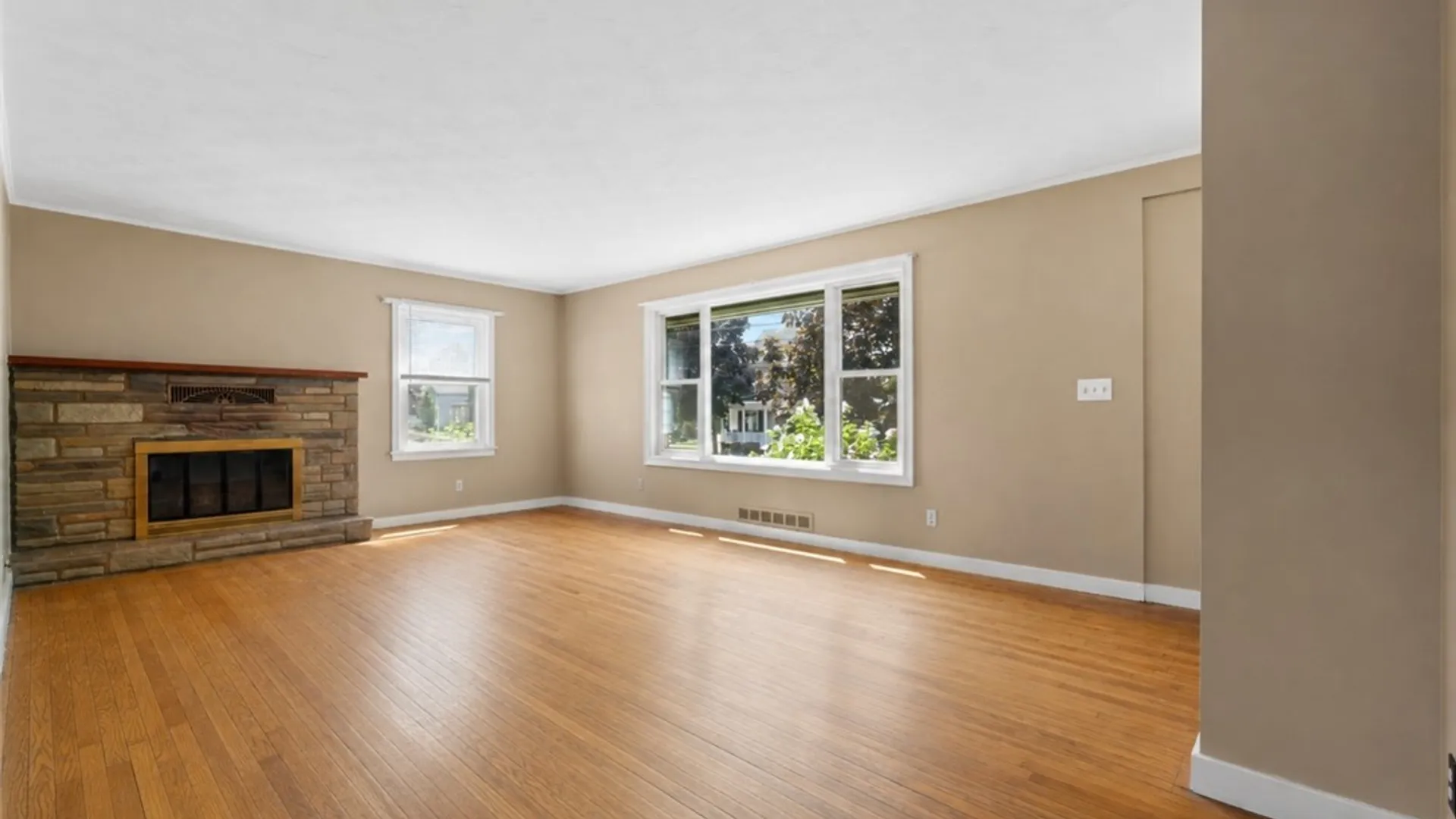 Property at 77 W 7th Street, Oswego, NY 13126 4
