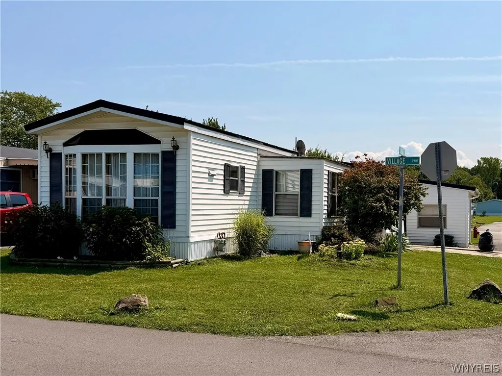 Property at 6035 S Transit #319 Village Pkwy Rd, Lockport Town, NY 14094