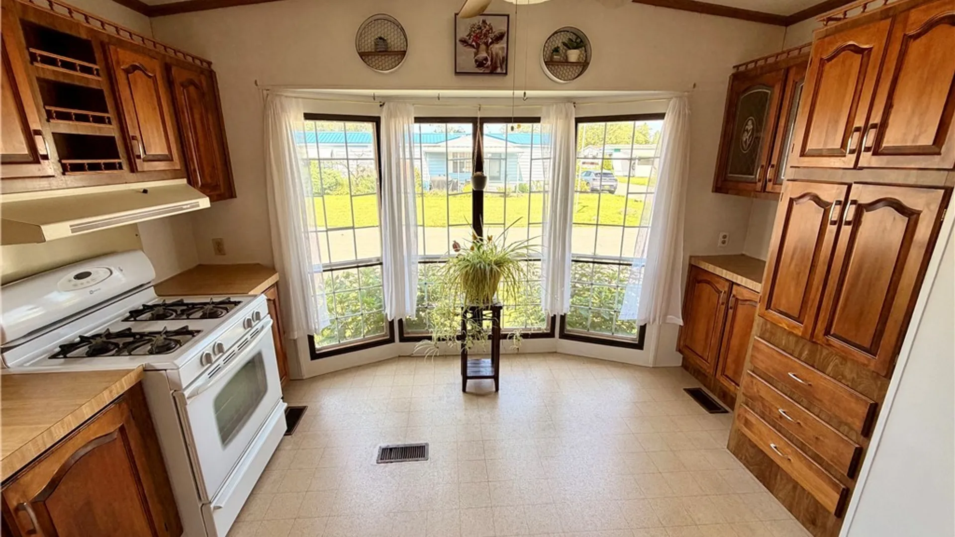 Property at 6035 S Transit #319 Village Pkwy Rd, Lockport Town, NY 14094 12