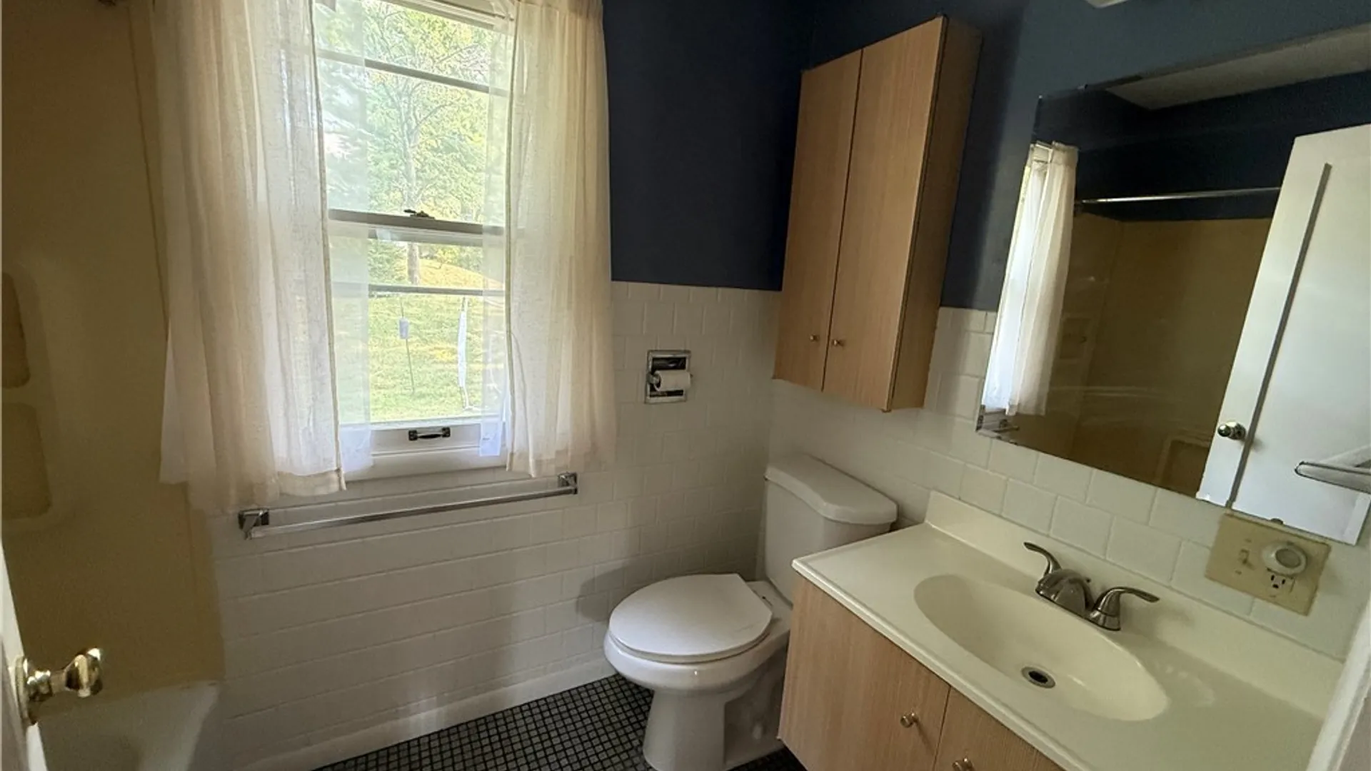 Property at 102 Trent Lane, Camillus, NY 13031 47