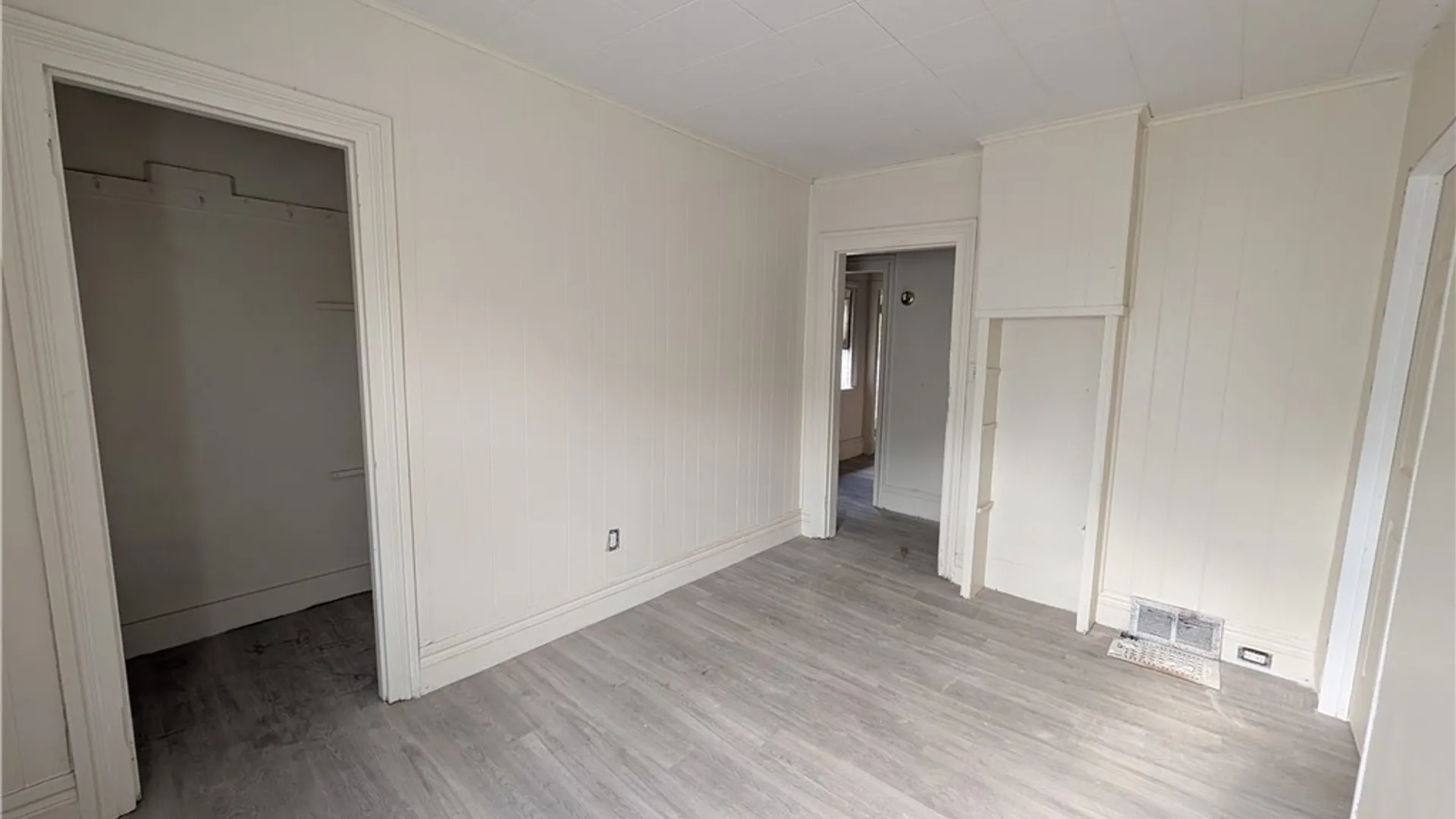 Property at 616 7th Ave - UPPER, Niagara Falls, NY 14301 5