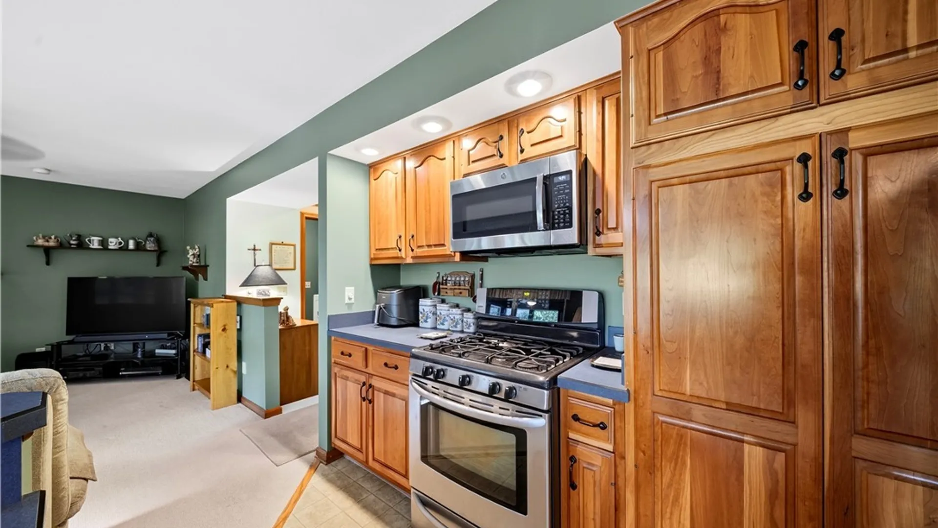 Property at 8783 Wedgefield Lane, Cicero, NY 13039 13