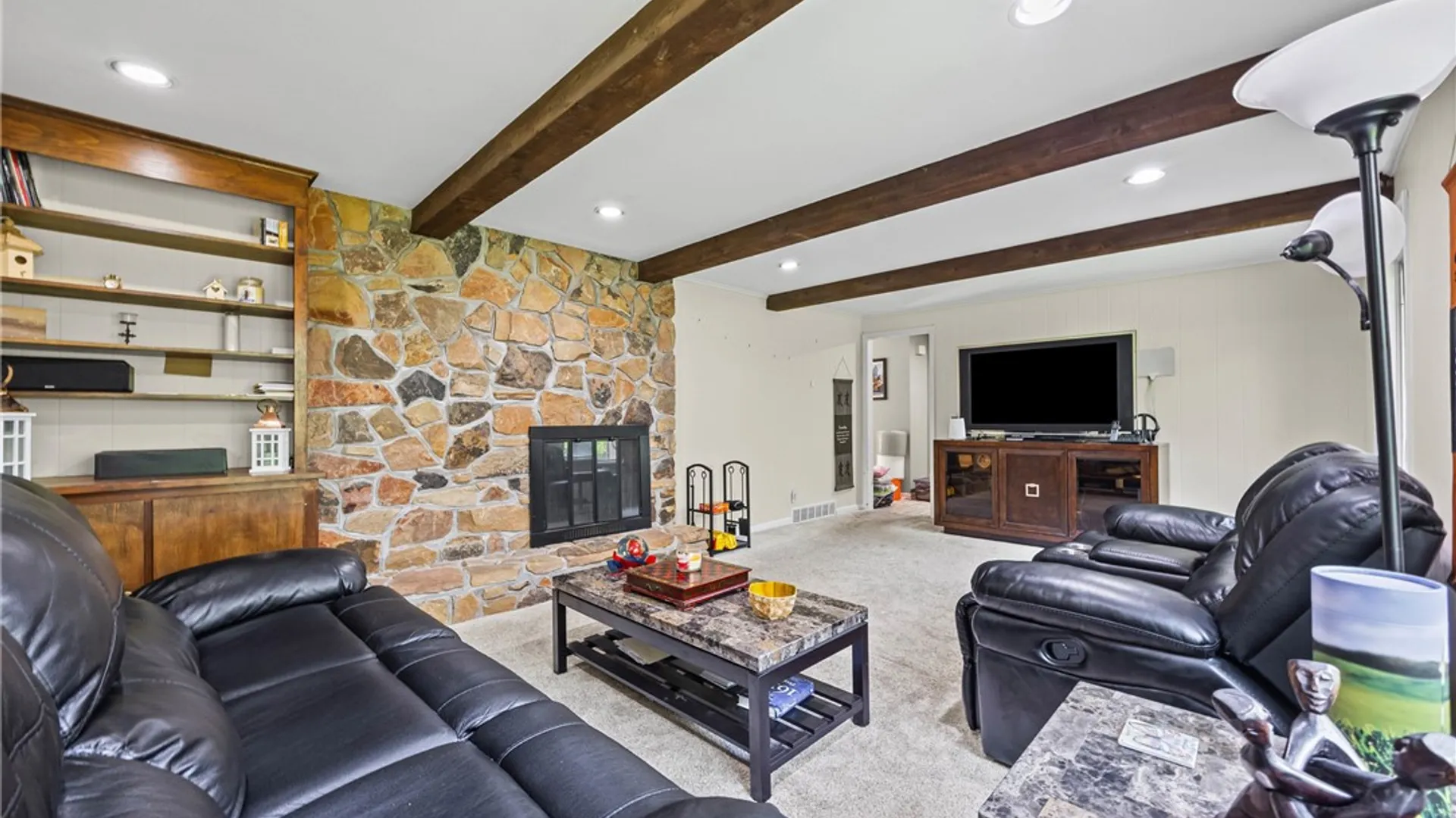 Property at 32 Framingham Lane, Pittsford, NY 14534 12
