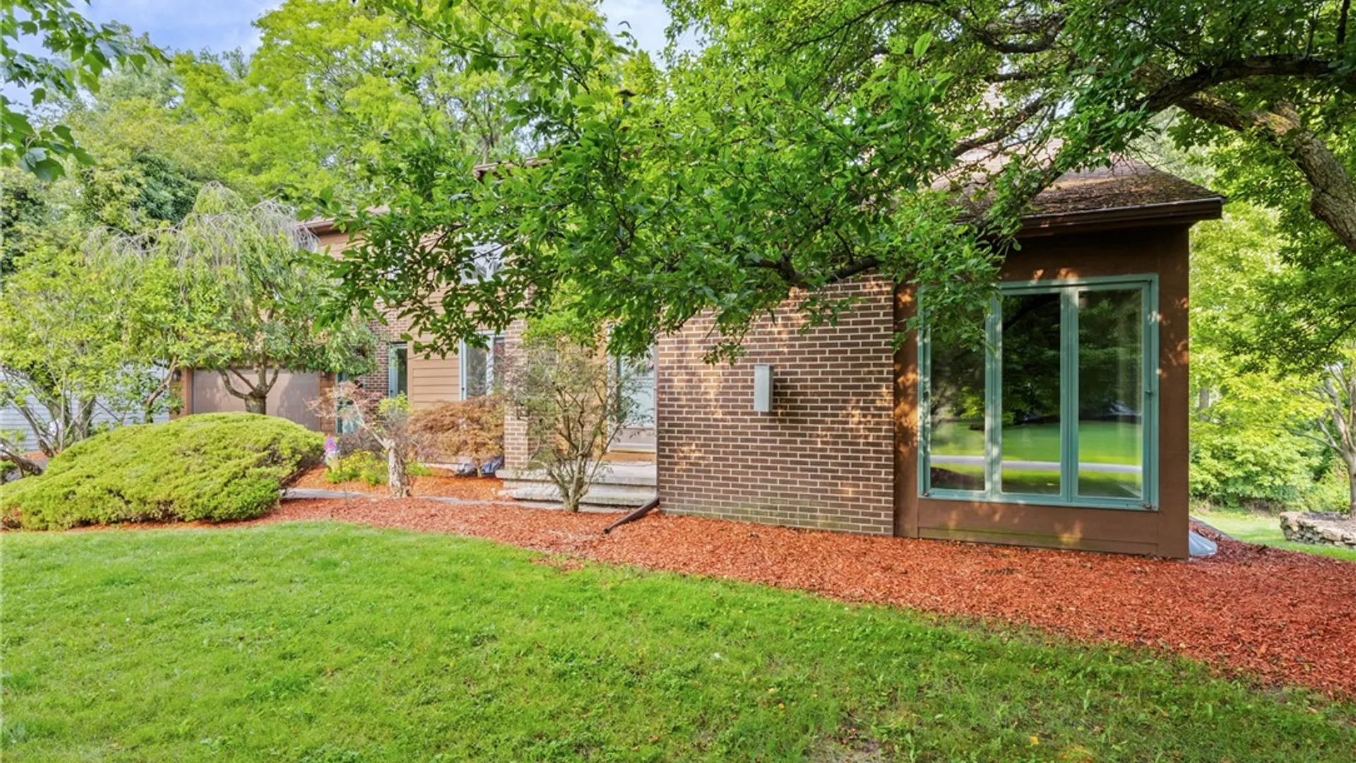 Property at 32 Framingham Lane, Pittsford, NY 14534 4