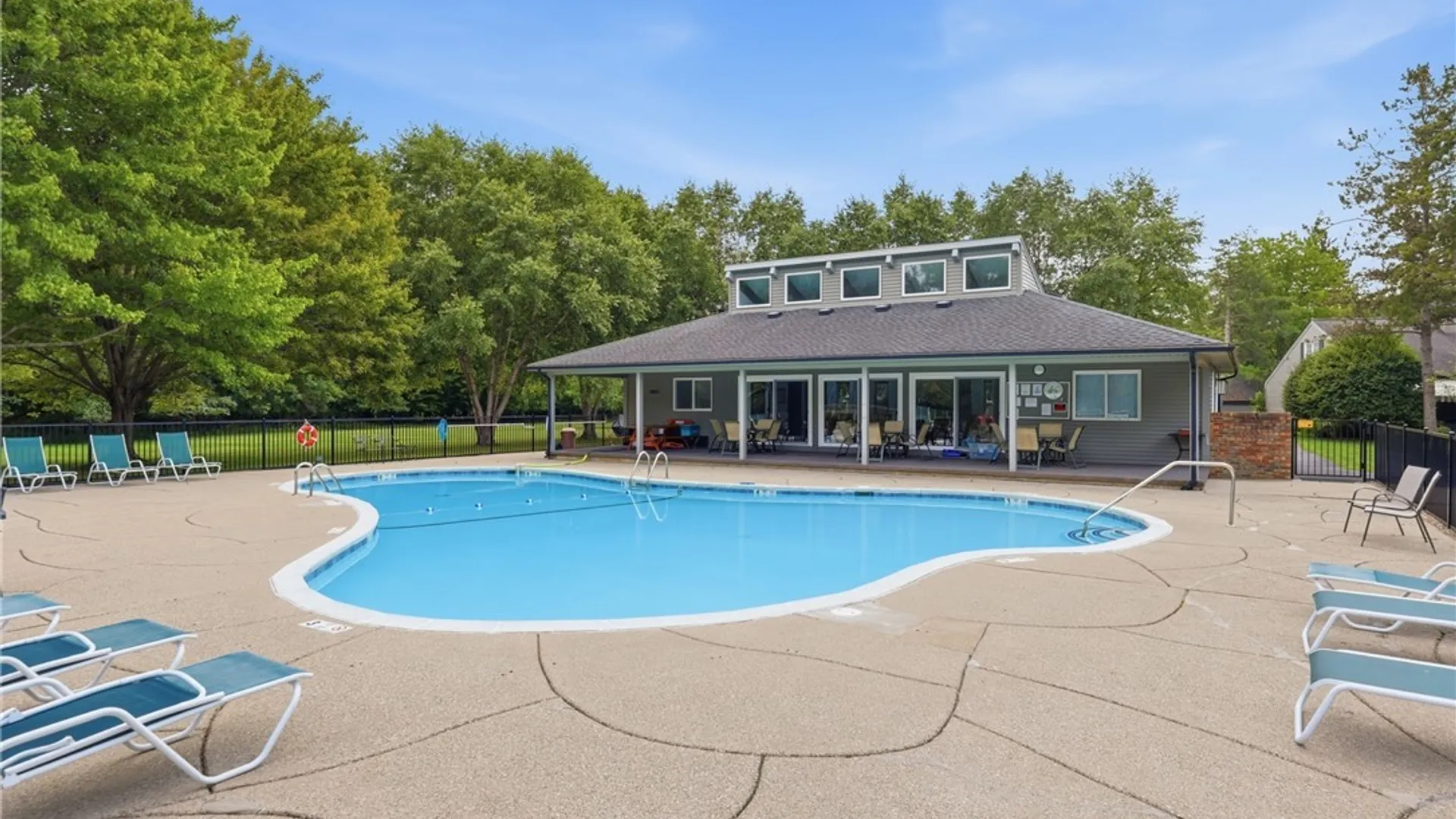 Property at 181 Bridle Path, Orchard Park, NY 14127 24