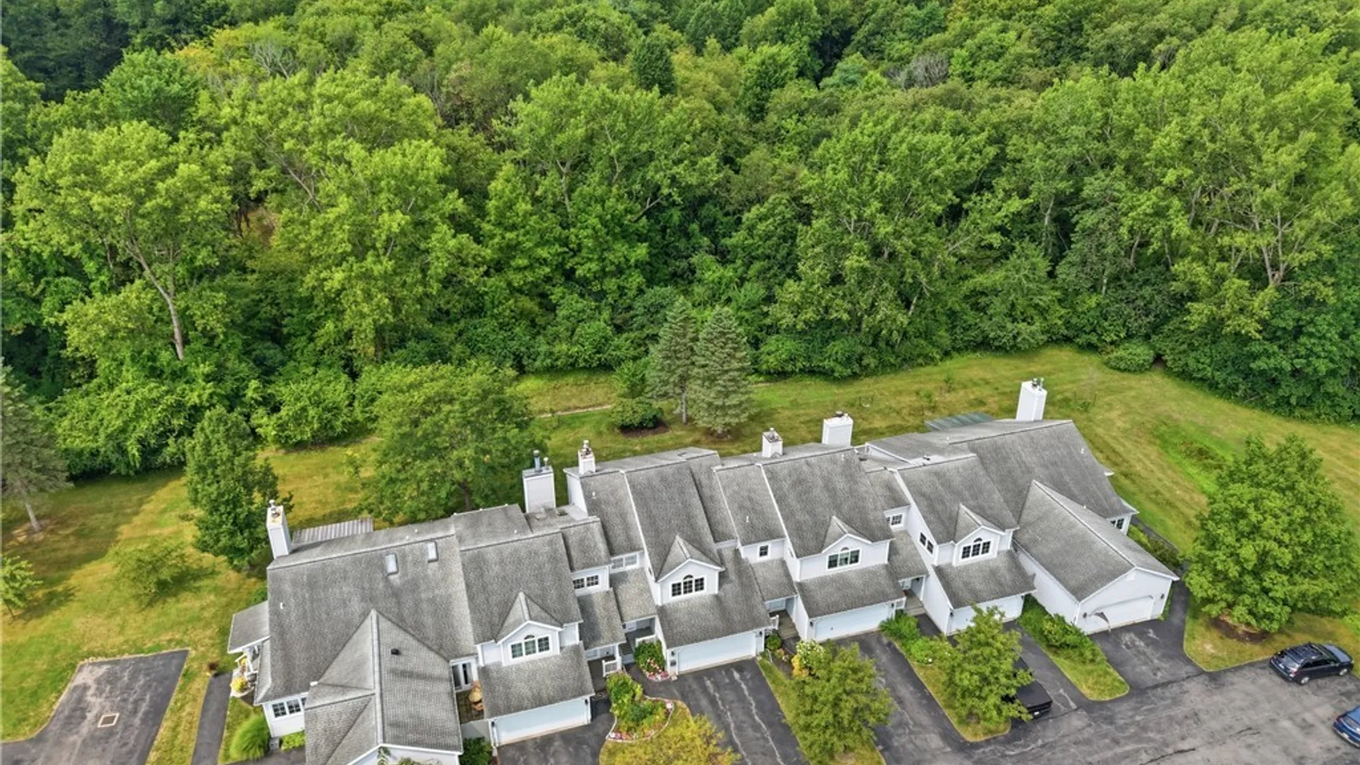 Property at 181 Bridle Path, Orchard Park, NY 14127 27