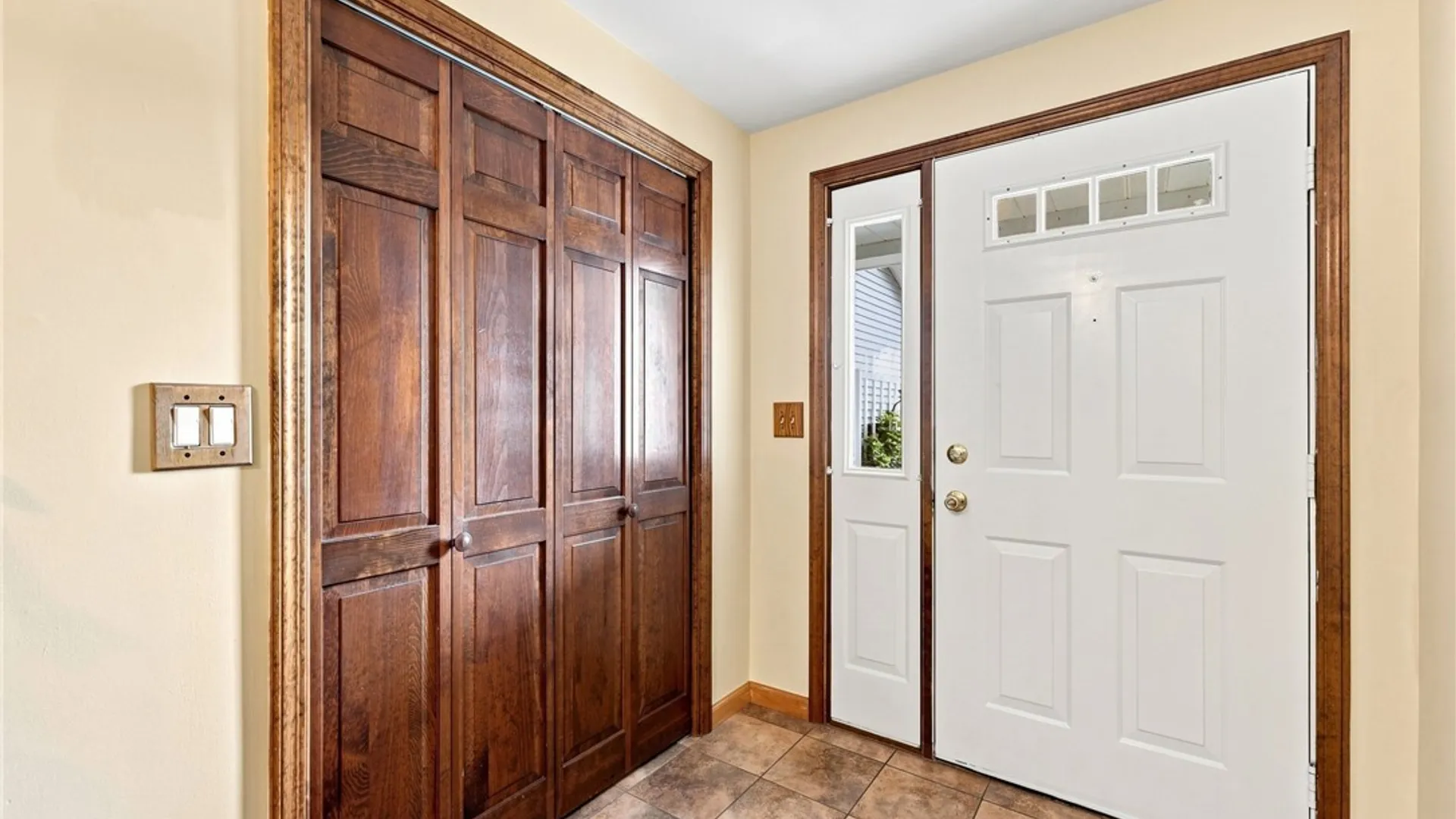 Property at 181 Bridle Path, Orchard Park, NY 14127 6