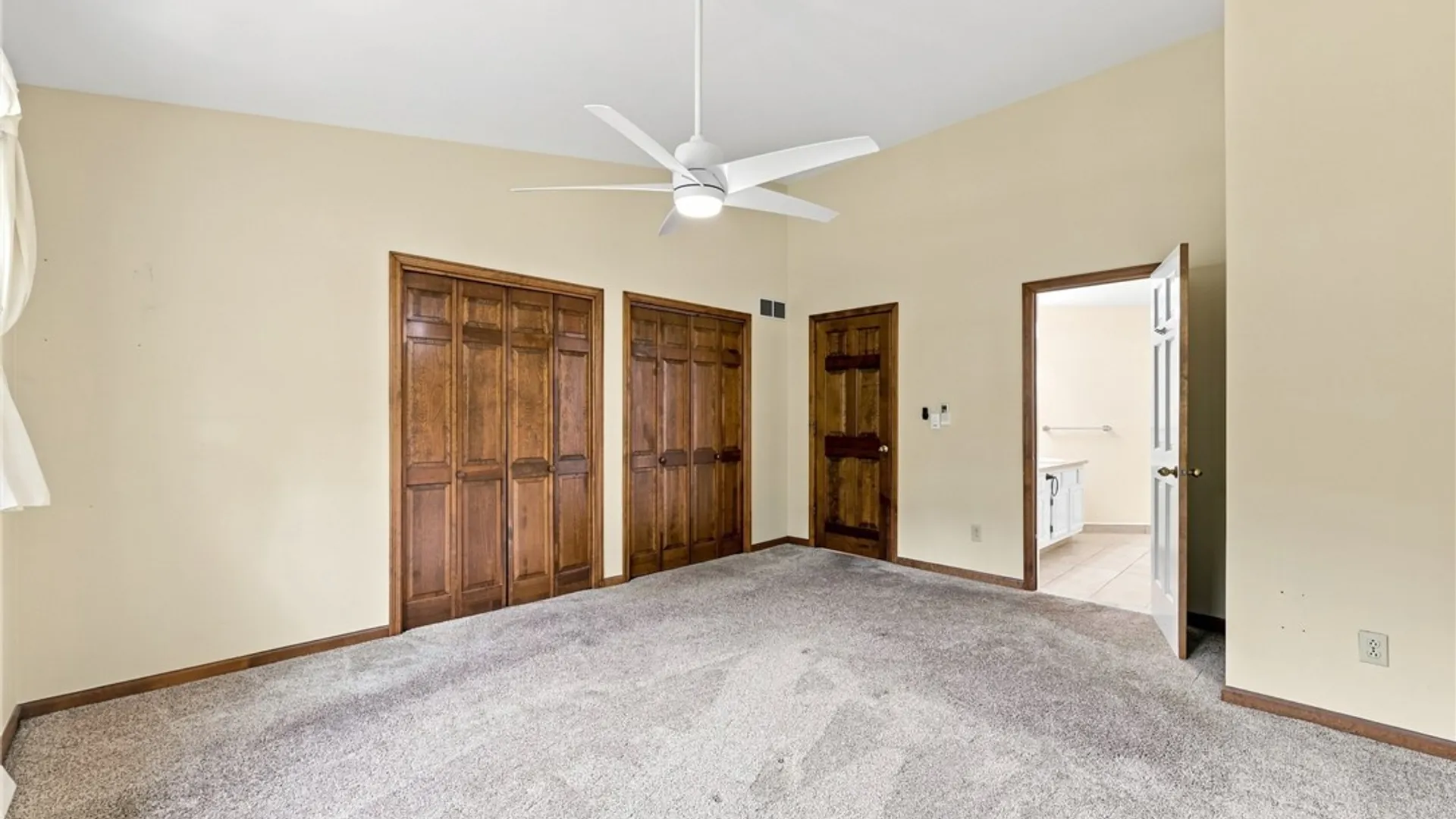 Property at 181 Bridle Path, Orchard Park, NY 14127 17