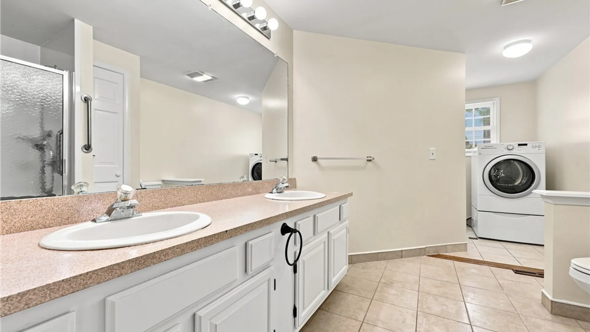 Property at 181 Bridle Path, Orchard Park, NY 14127 18