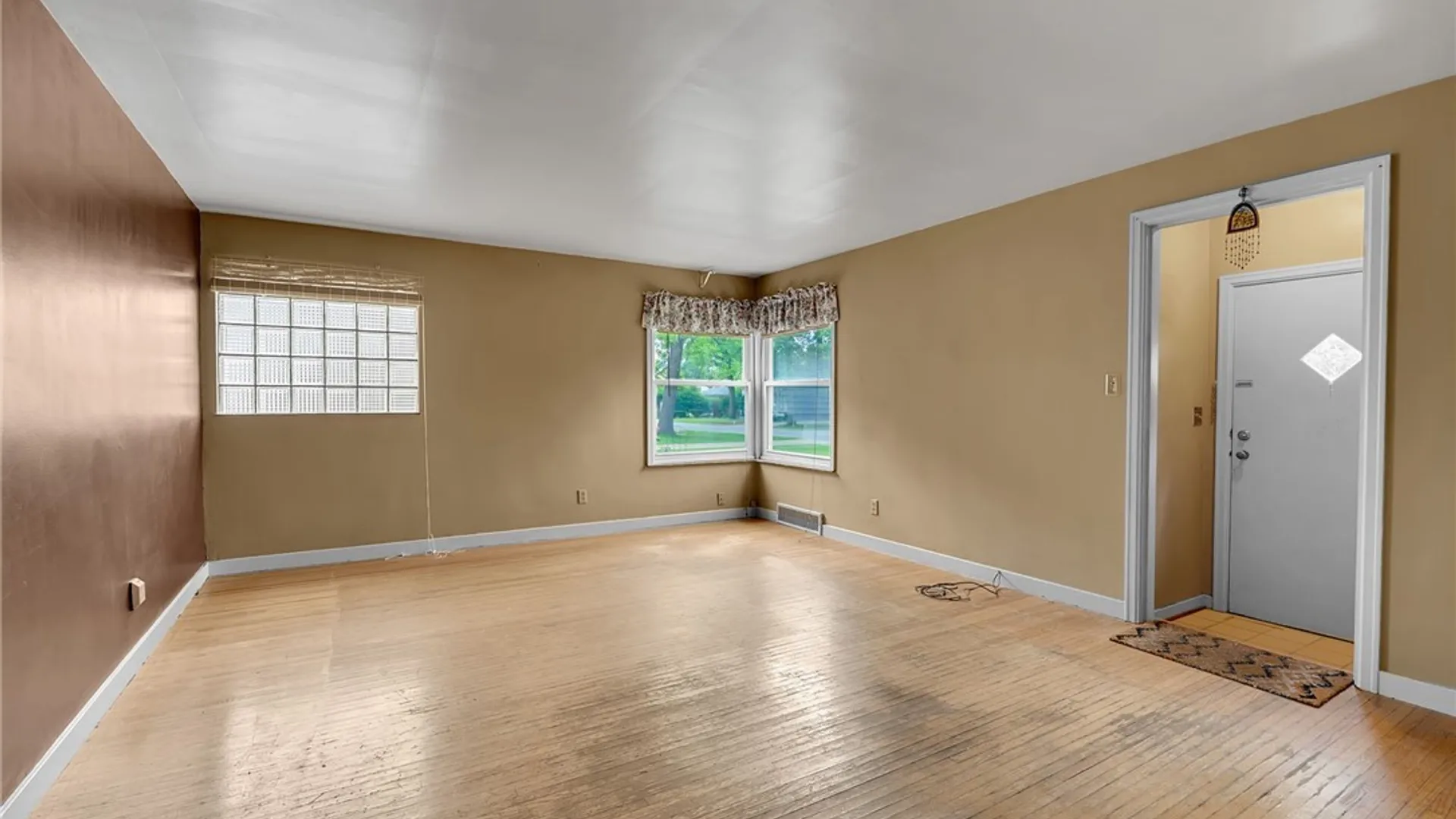 Property at 372 Woodland Drive, Tonawanda, NY 14223 6
