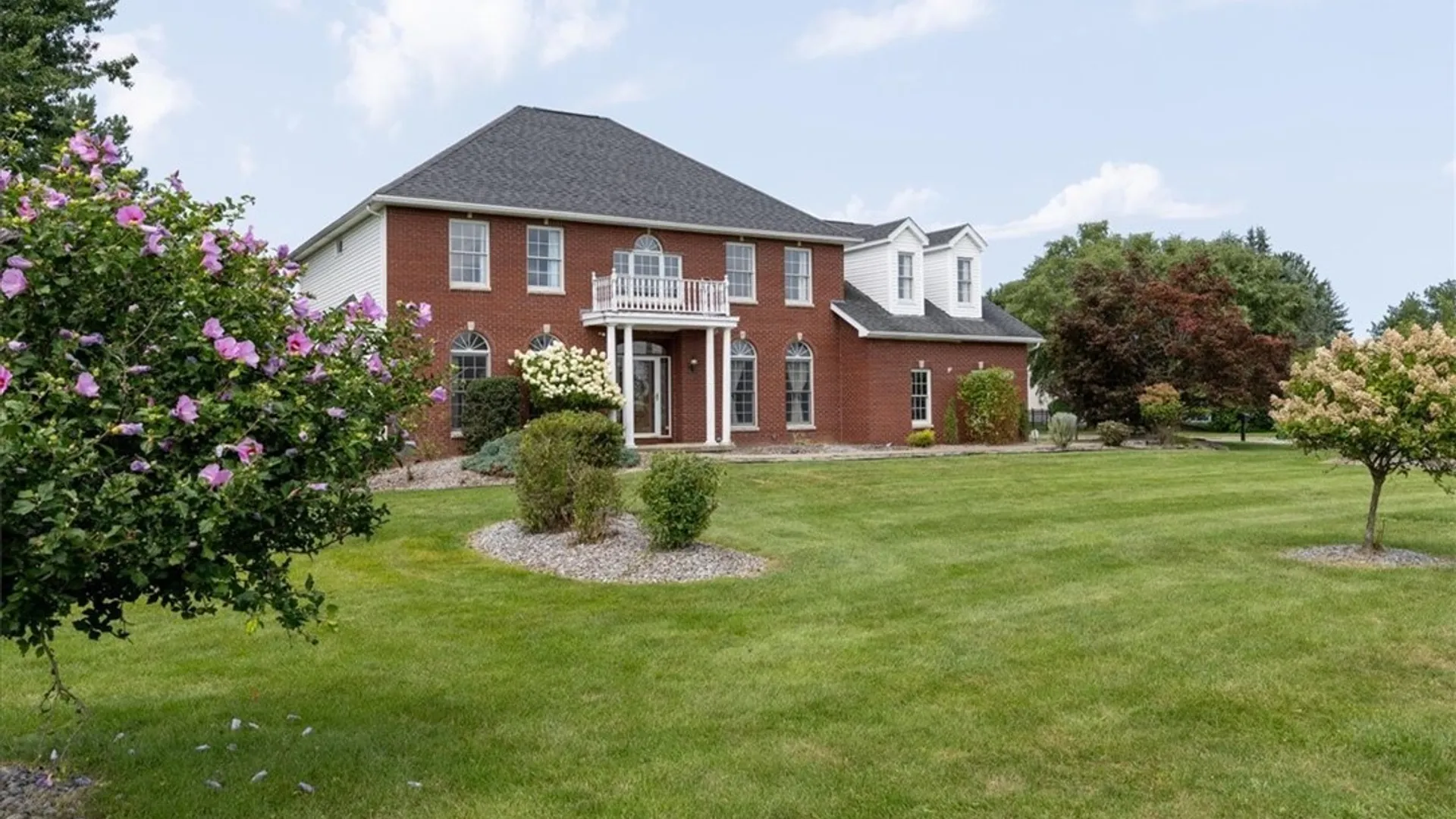 Property at 5740 Marthas Vineyard, Clarence, NY 14032 3