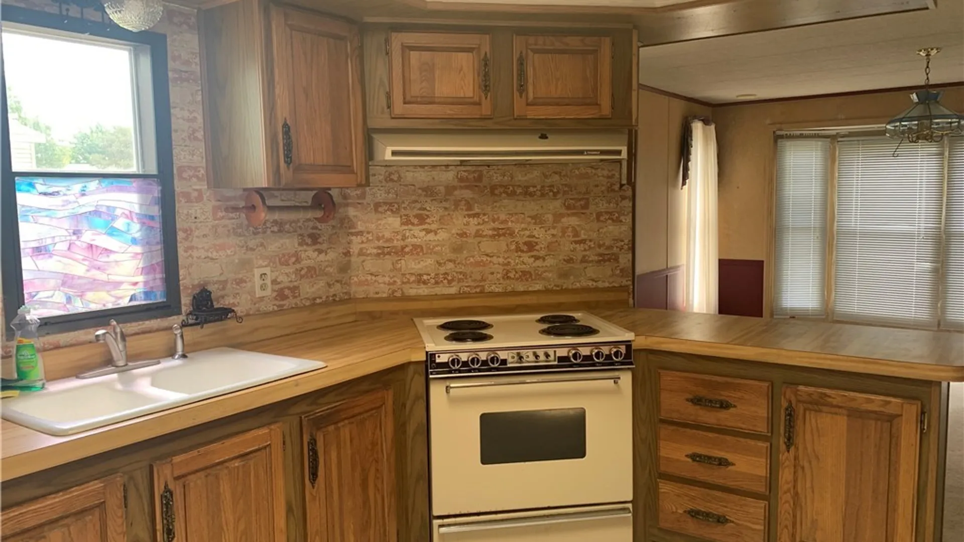 Property at 4 N Whispering Lane, Hamburg, NY 14075 5