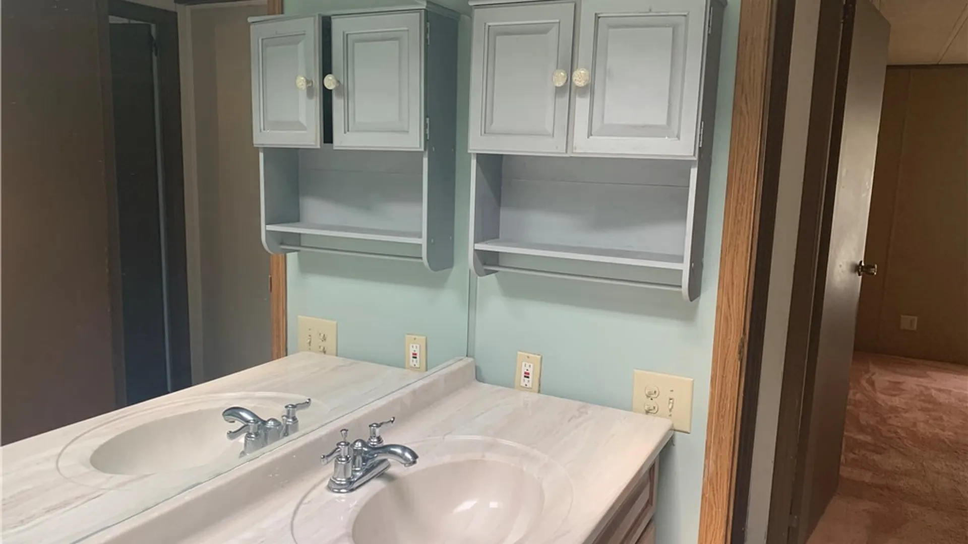Property at 4 N Whispering Lane, Hamburg, NY 14075 16