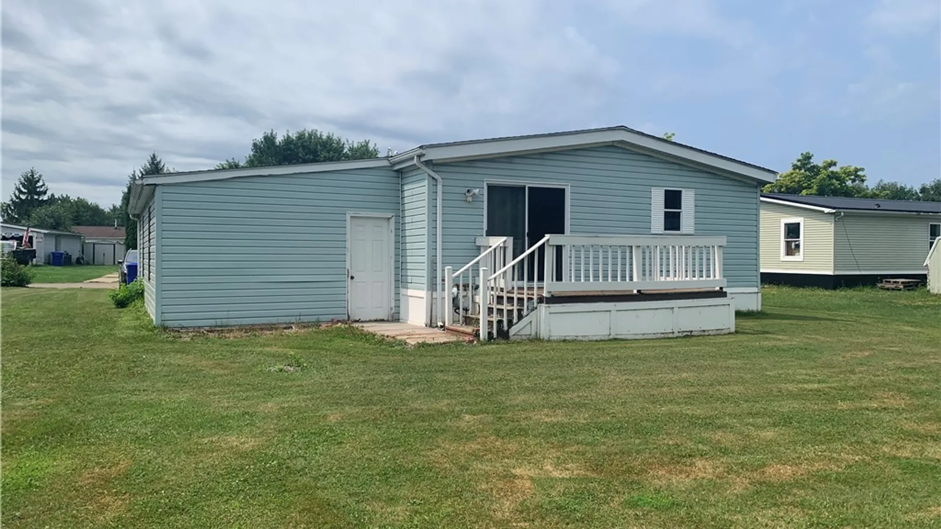 Property at 4 N Whispering Lane, Hamburg, NY 14075 3