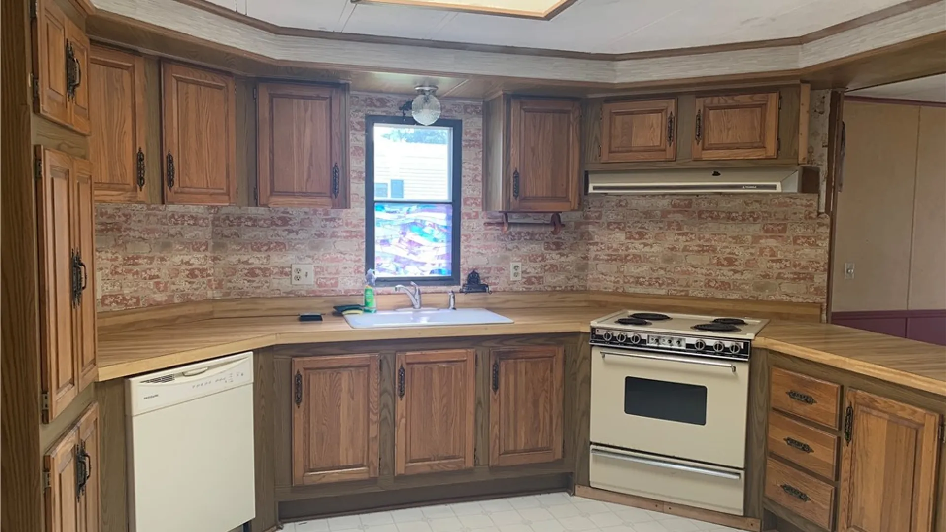 Property at 4 N Whispering Lane, Hamburg, NY 14075 7