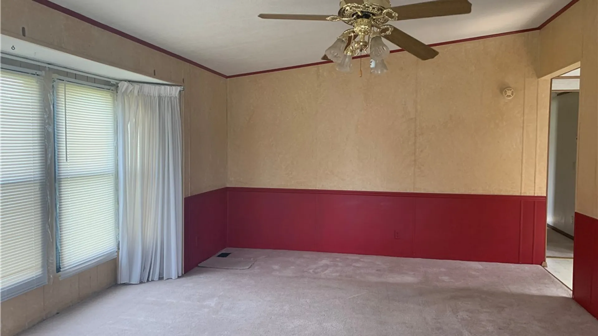 Property at 4 N Whispering Lane, Hamburg, NY 14075 9