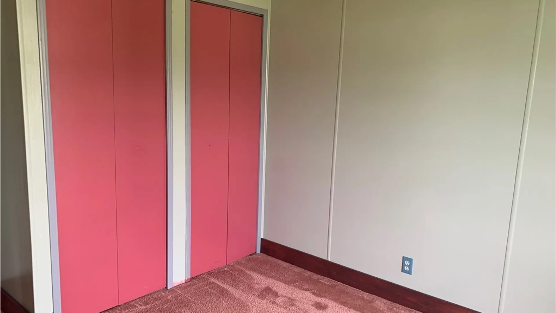 Property at 4 N Whispering Lane, Hamburg, NY 14075 10