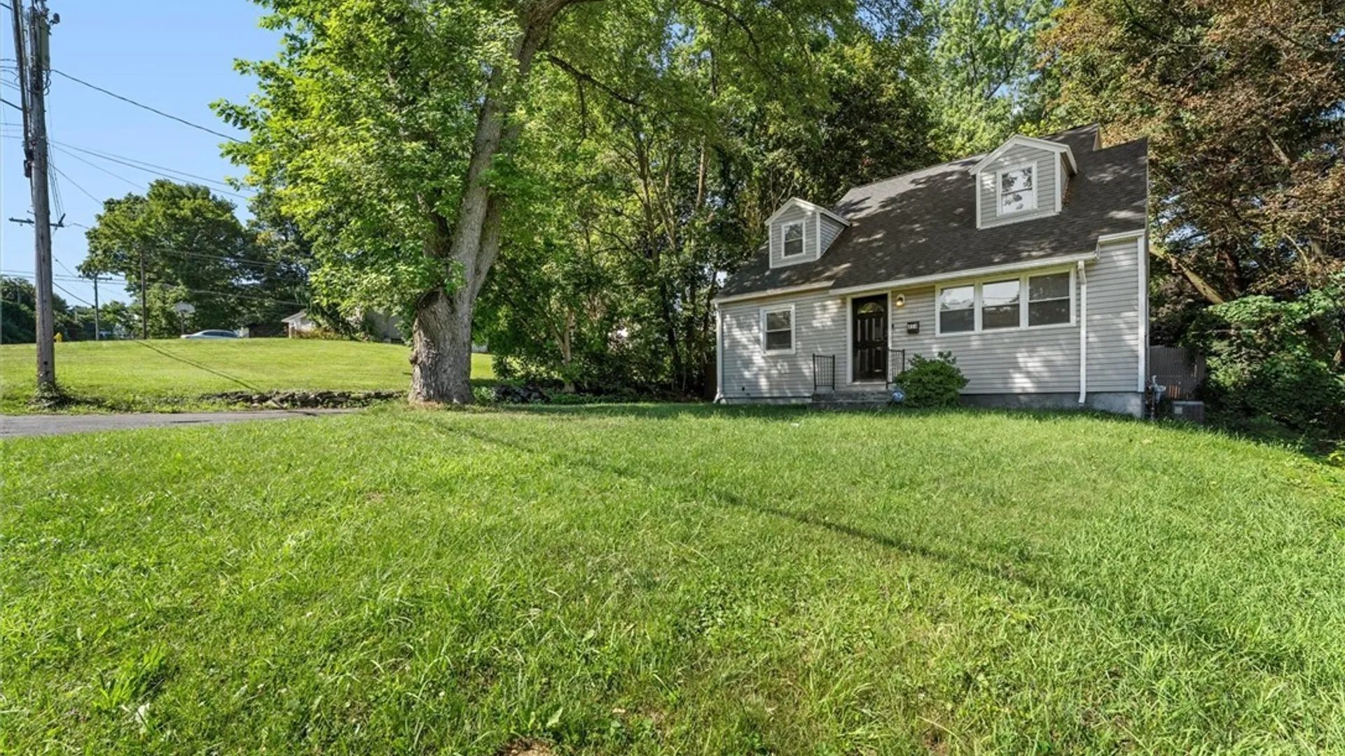 Property at 414 Beverly Drive, Camillus, NY 13219 4