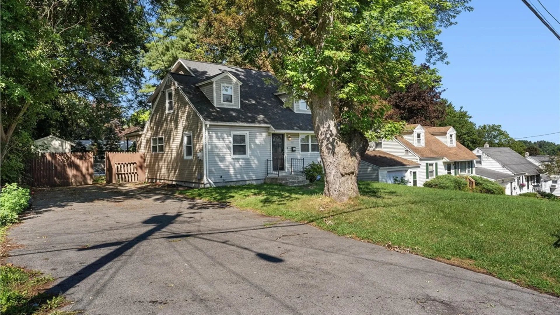 Property at 414 Beverly Drive, Camillus, NY 13219 5