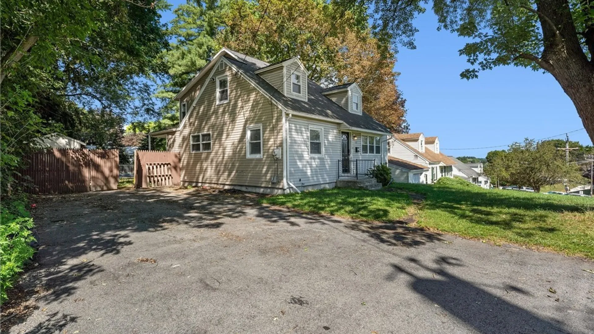 Property at 414 Beverly Drive, Camillus, NY 13219 6