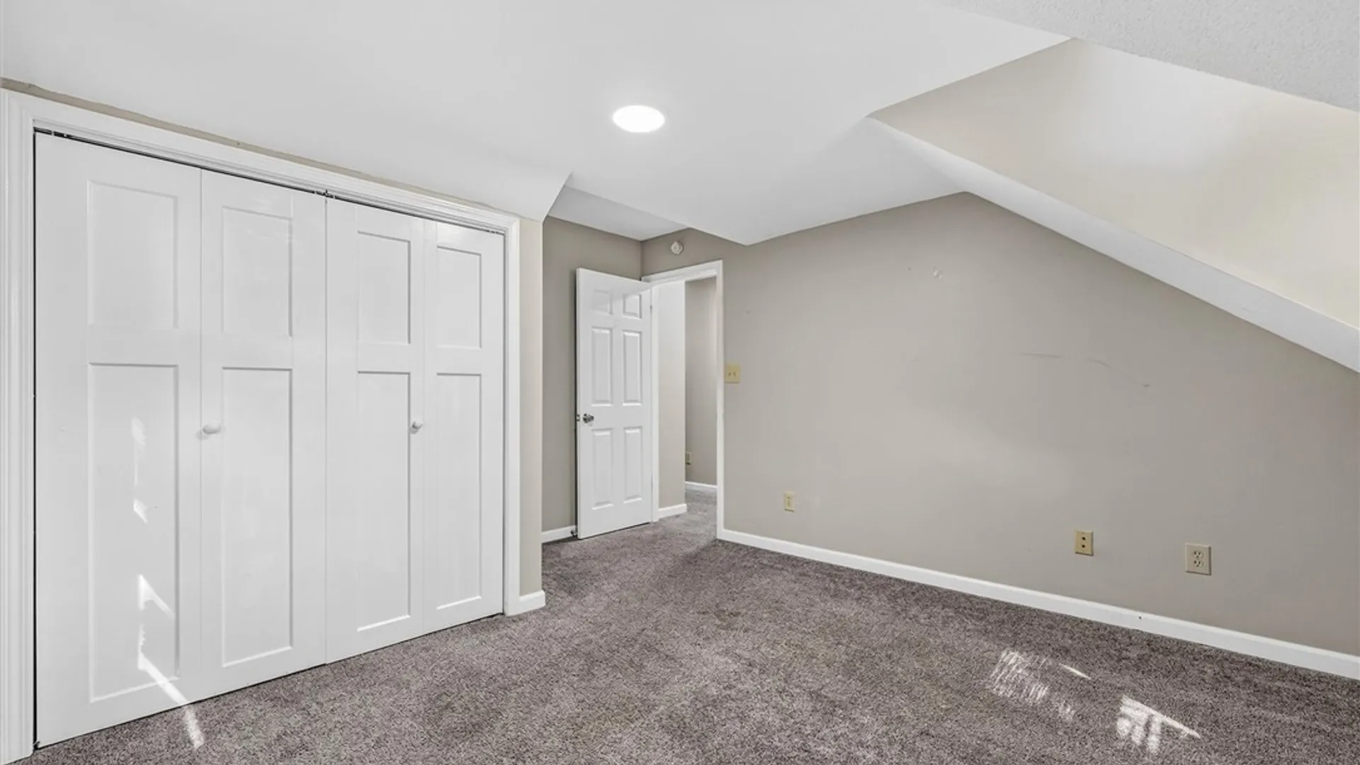 Property at 414 Beverly Drive, Camillus, NY 13219 28