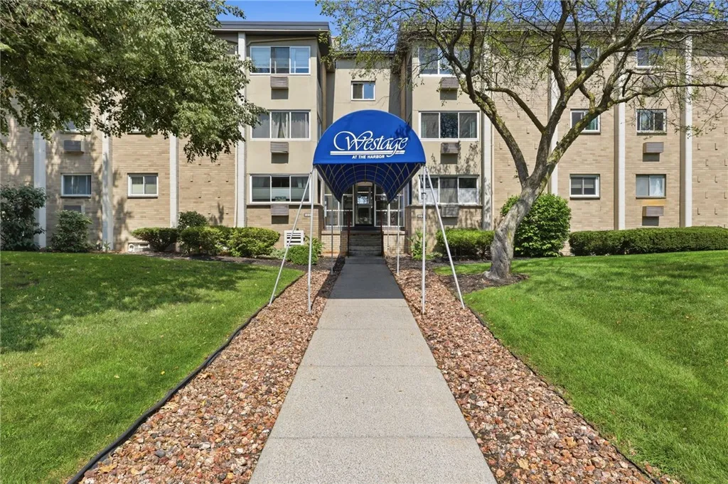 Property at 811 Westage At The Harbor, Irondequoit, NY 14617