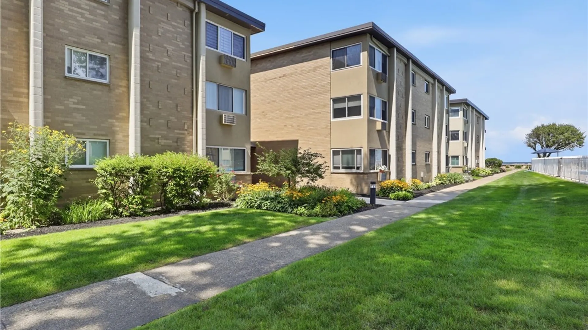 Property at 811 Westage At The Harbor, Irondequoit, NY 14617 31