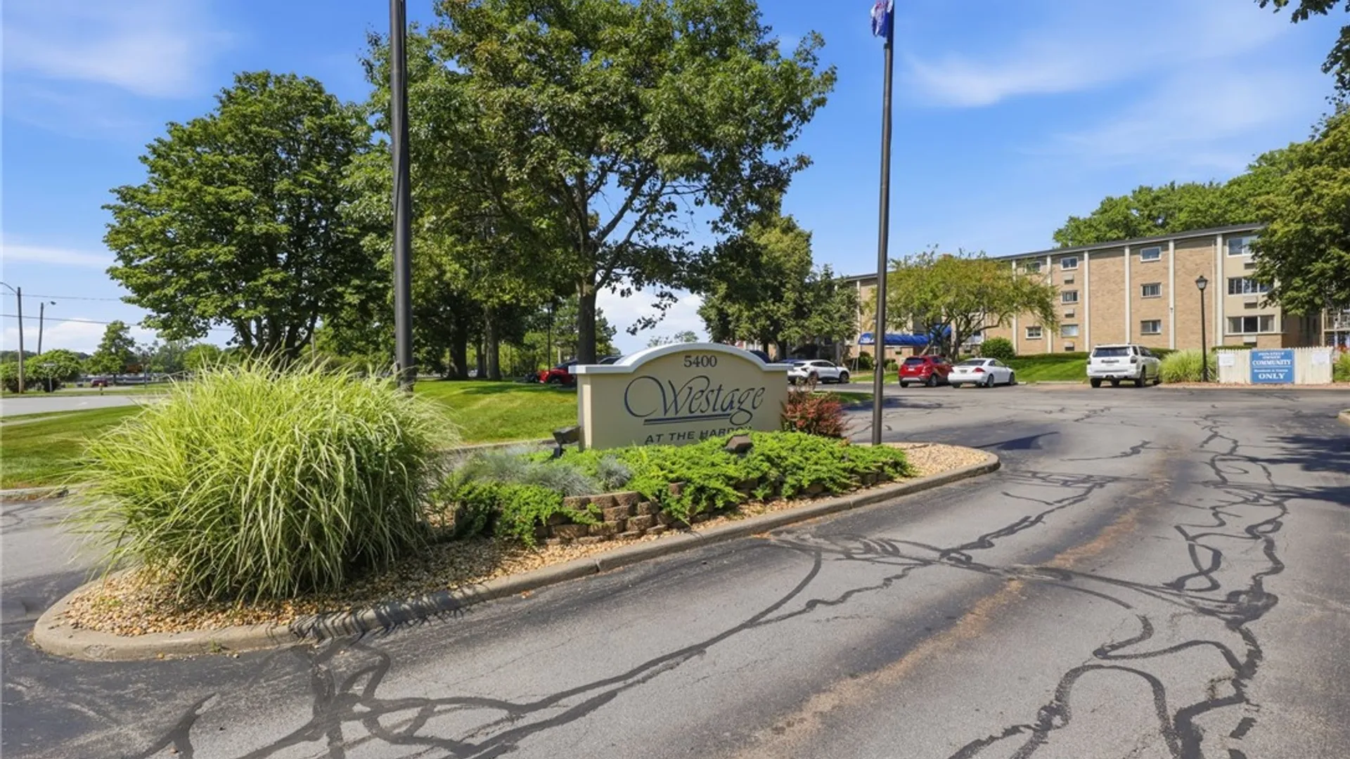 Property at 811 Westage At The Harbor, Irondequoit, NY 14617 37