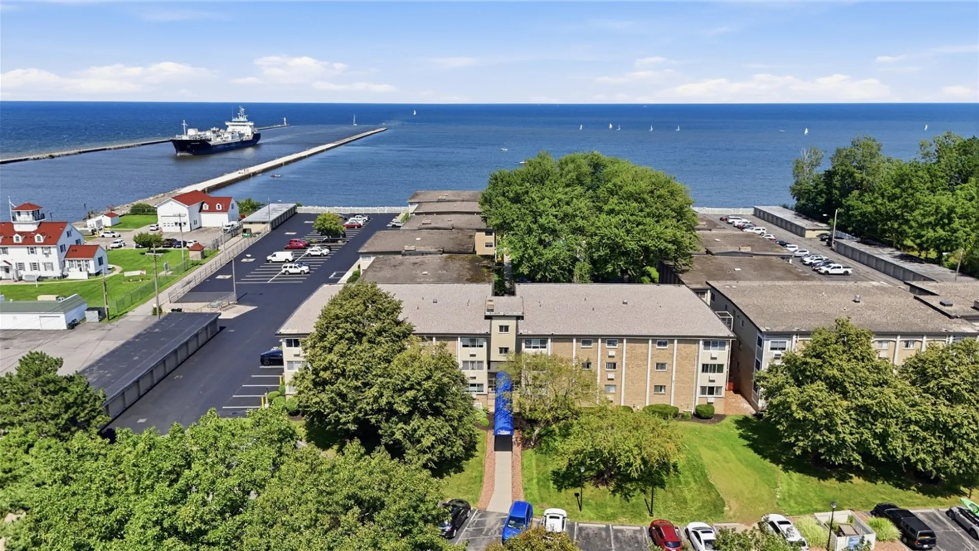 Property at 811 Westage At The Harbor, Irondequoit, NY 14617 39