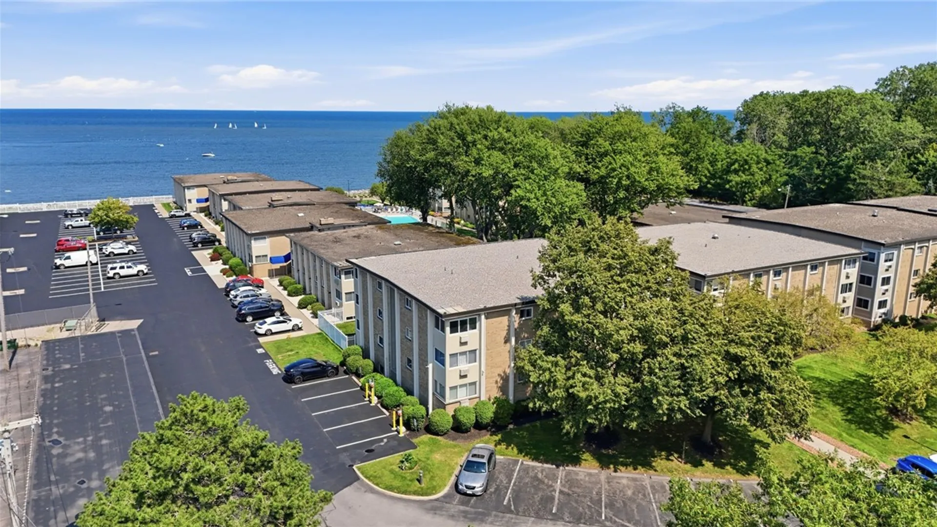 Property at 811 Westage At The Harbor, Irondequoit, NY 14617 40