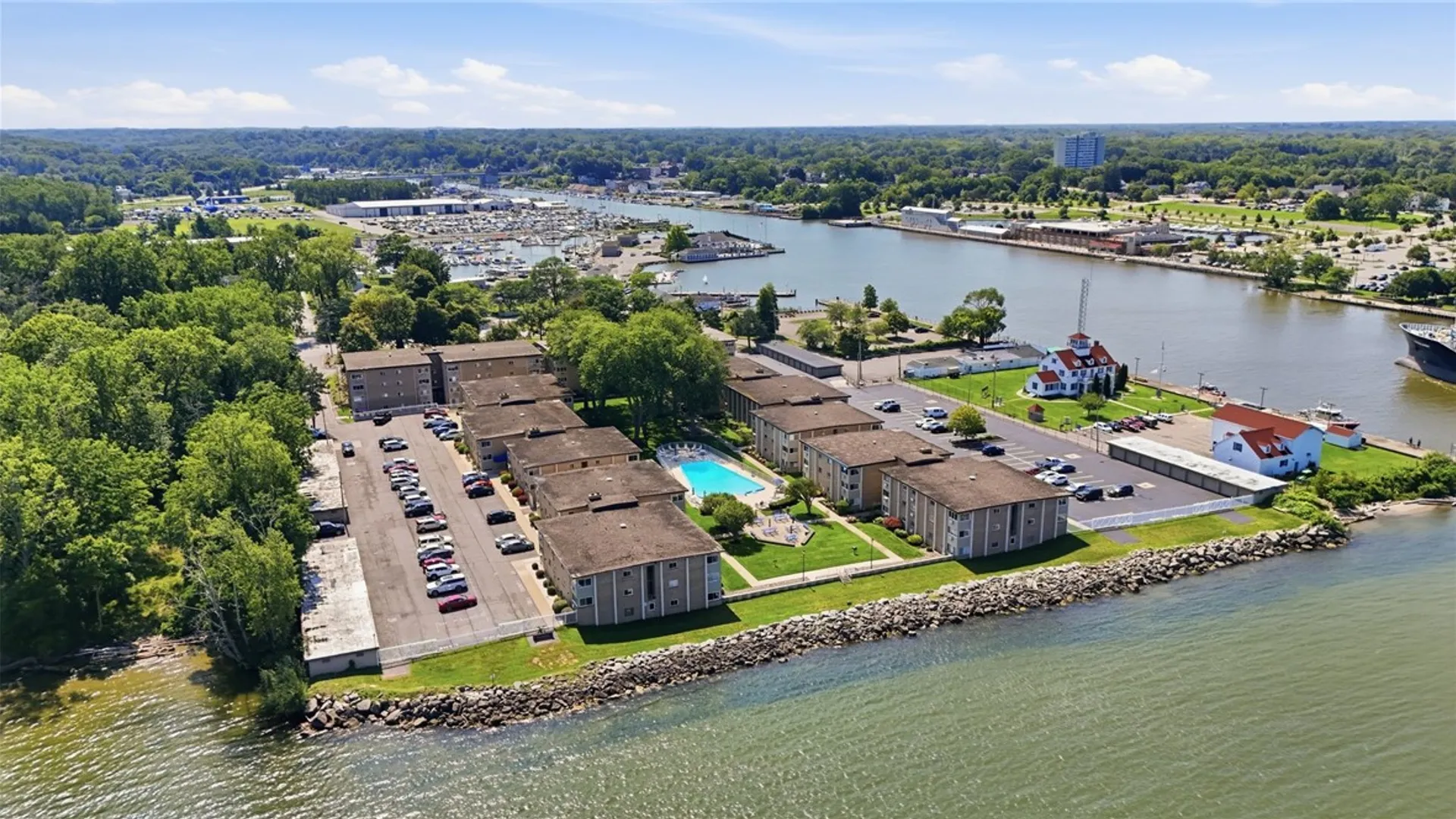 Property at 811 Westage At The Harbor, Irondequoit, NY 14617 45