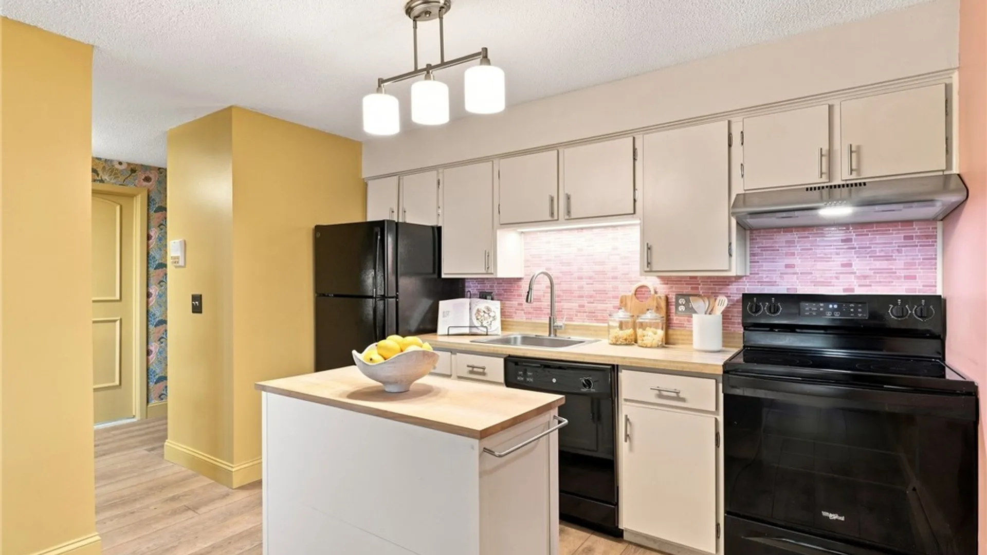 Property at 811 Westage At The Harbor, Irondequoit, NY 14617 14