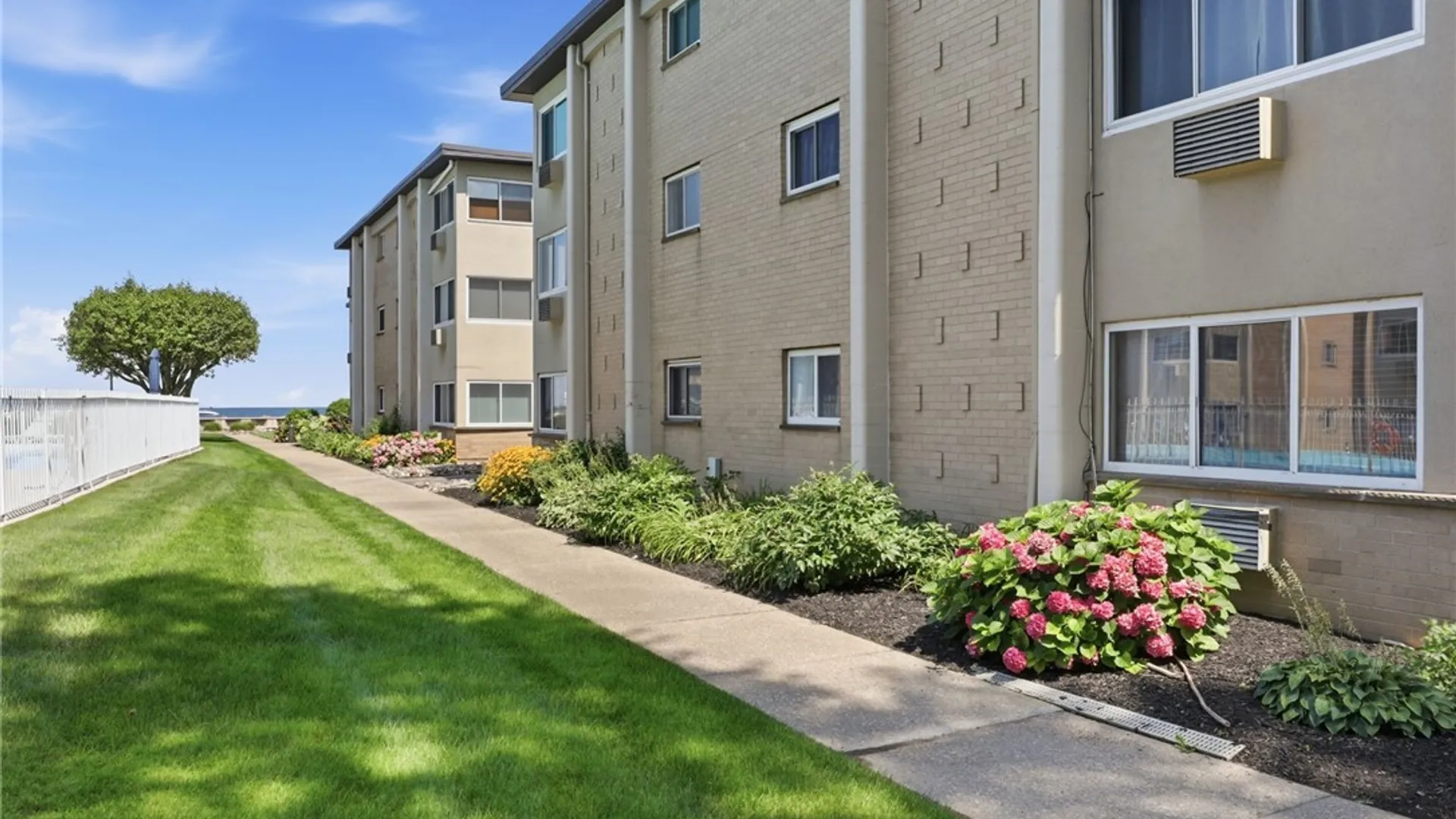 Property at 811 Westage At The Harbor, Irondequoit, NY 14617 30