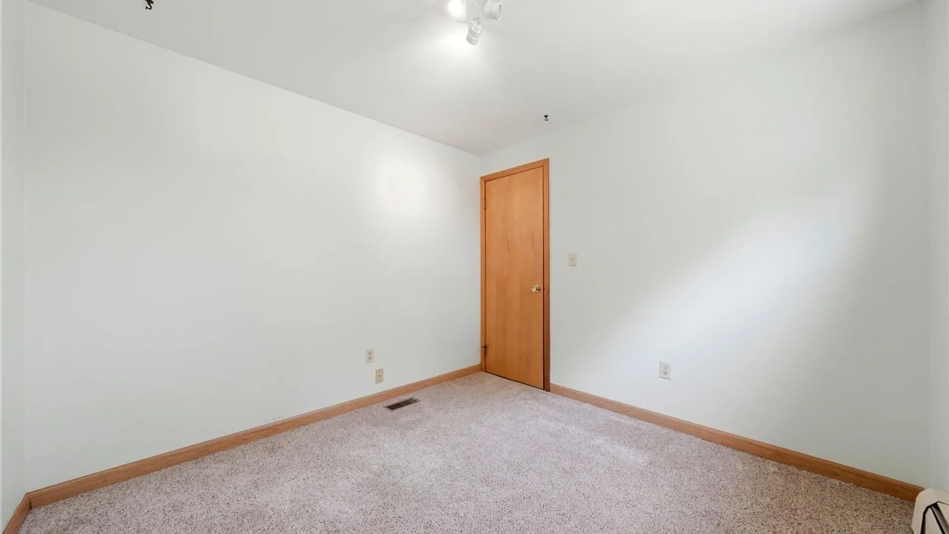Property at 196 Claudette Court, Cheektowaga, NY 14043 21