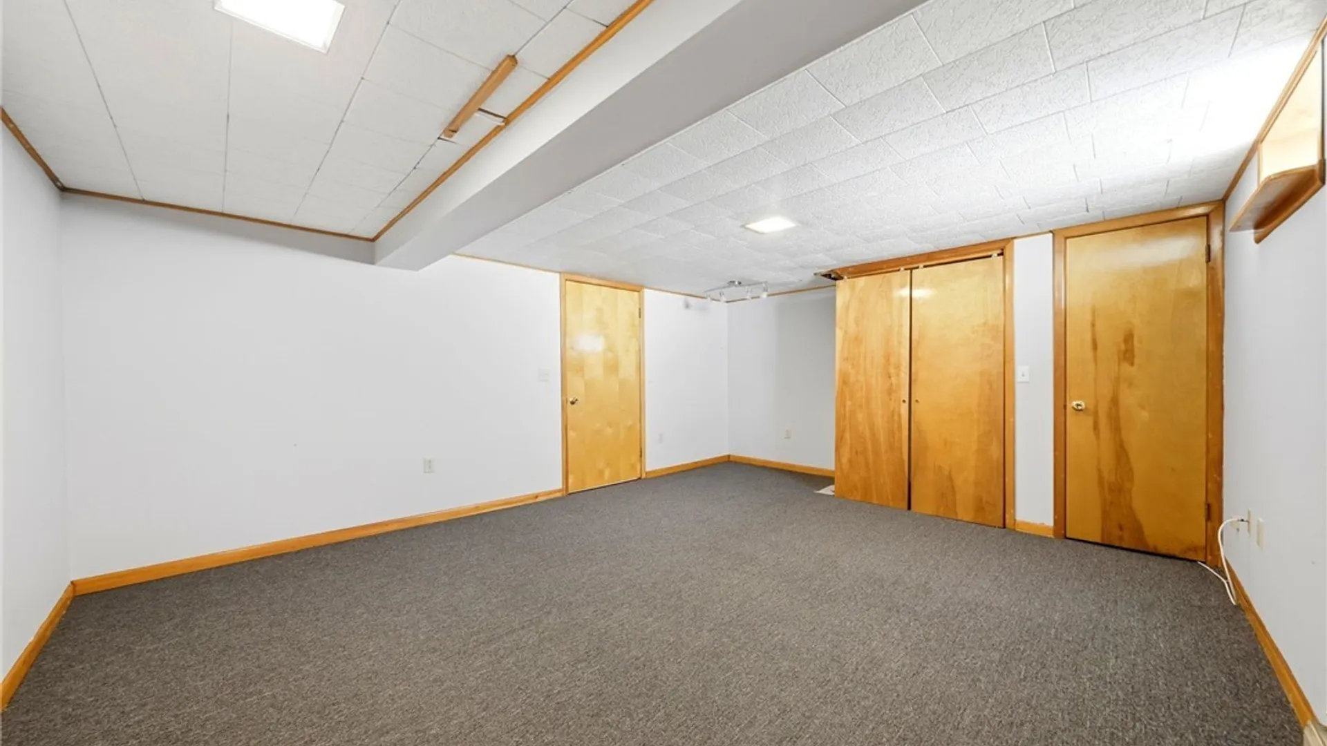 Property at 196 Claudette Court, Cheektowaga, NY 14043 31