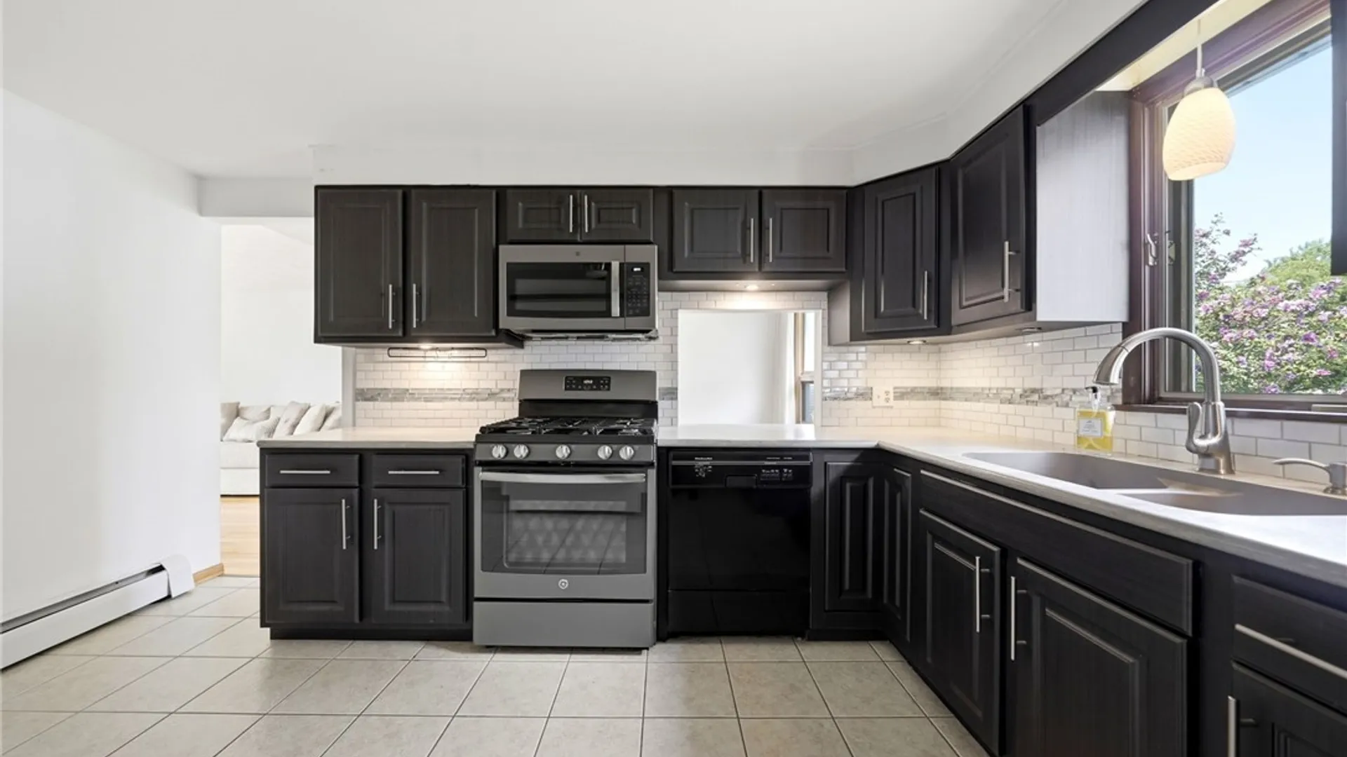 Property at 196 Claudette Court, Cheektowaga, NY 14043 14