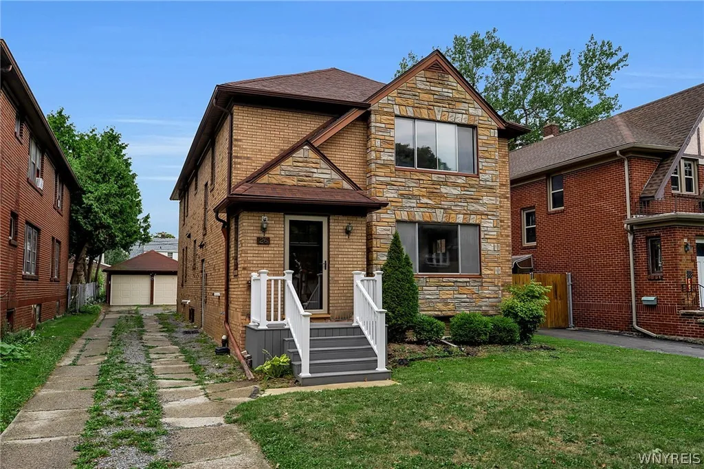 Property at 26 Concord Pl, Cheektowaga, NY 14215