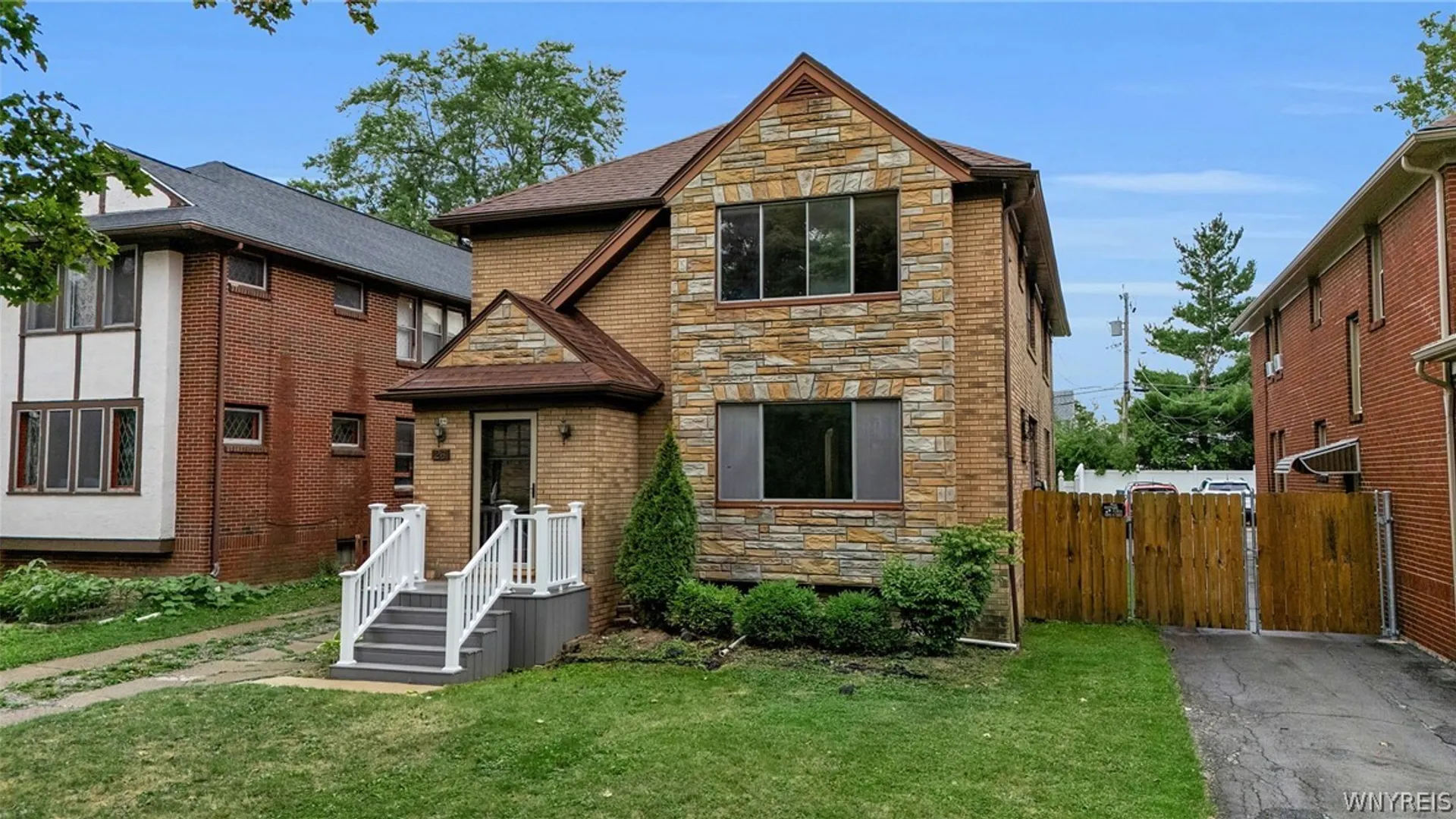 Property at 26 Concord Pl, Cheektowaga, NY 14215 3