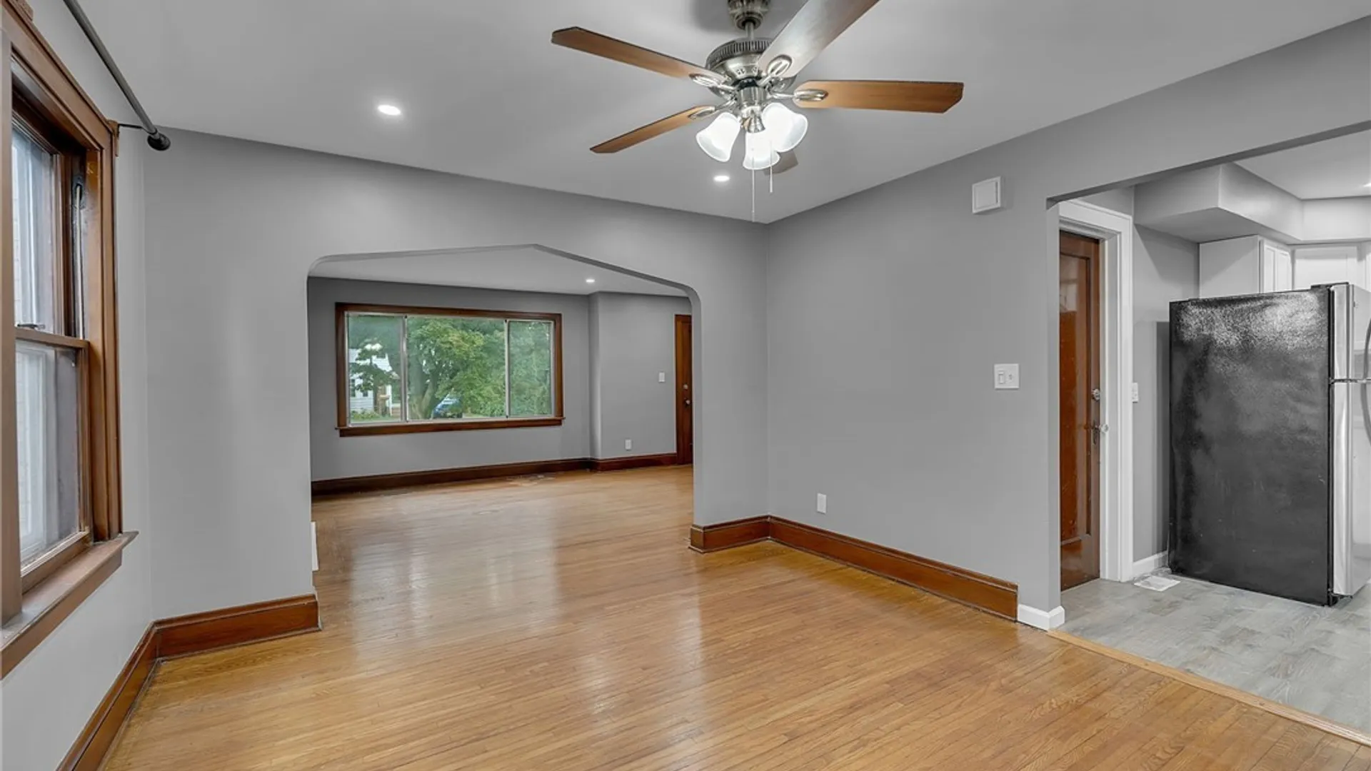 Property at 26 Concord Pl, Cheektowaga, NY 14215 8