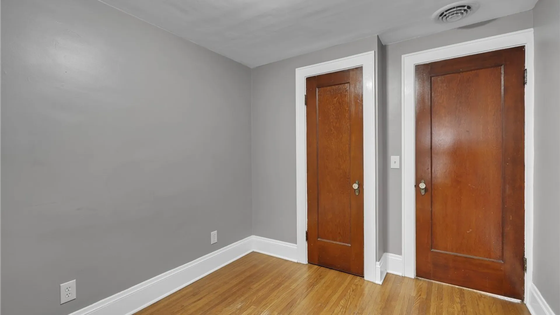 Property at 26 Concord Pl, Cheektowaga, NY 14215 32