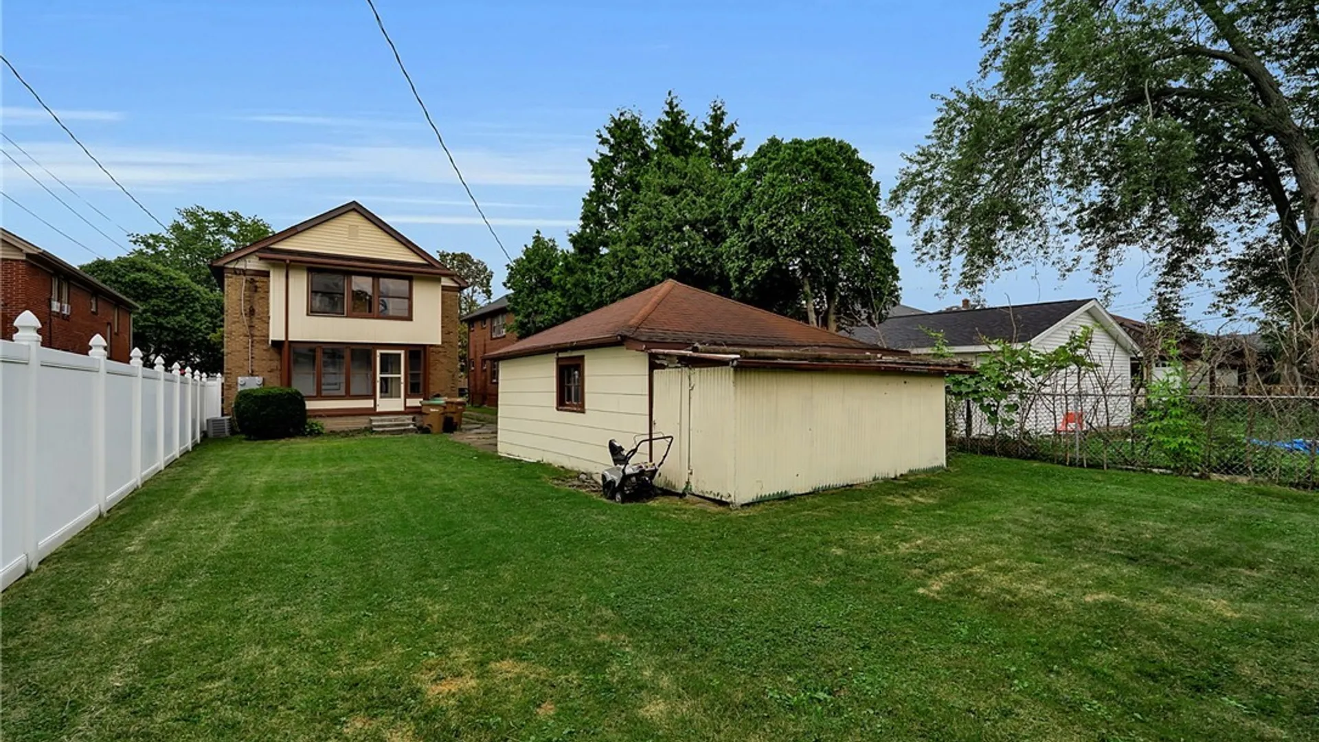 Property at 26 Concord Pl, Cheektowaga, NY 14215 46