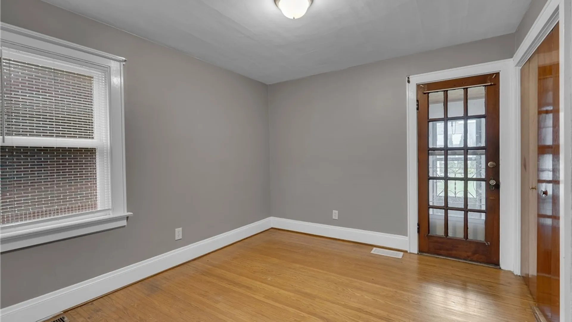 Property at 26 Concord Pl, Cheektowaga, NY 14215 18